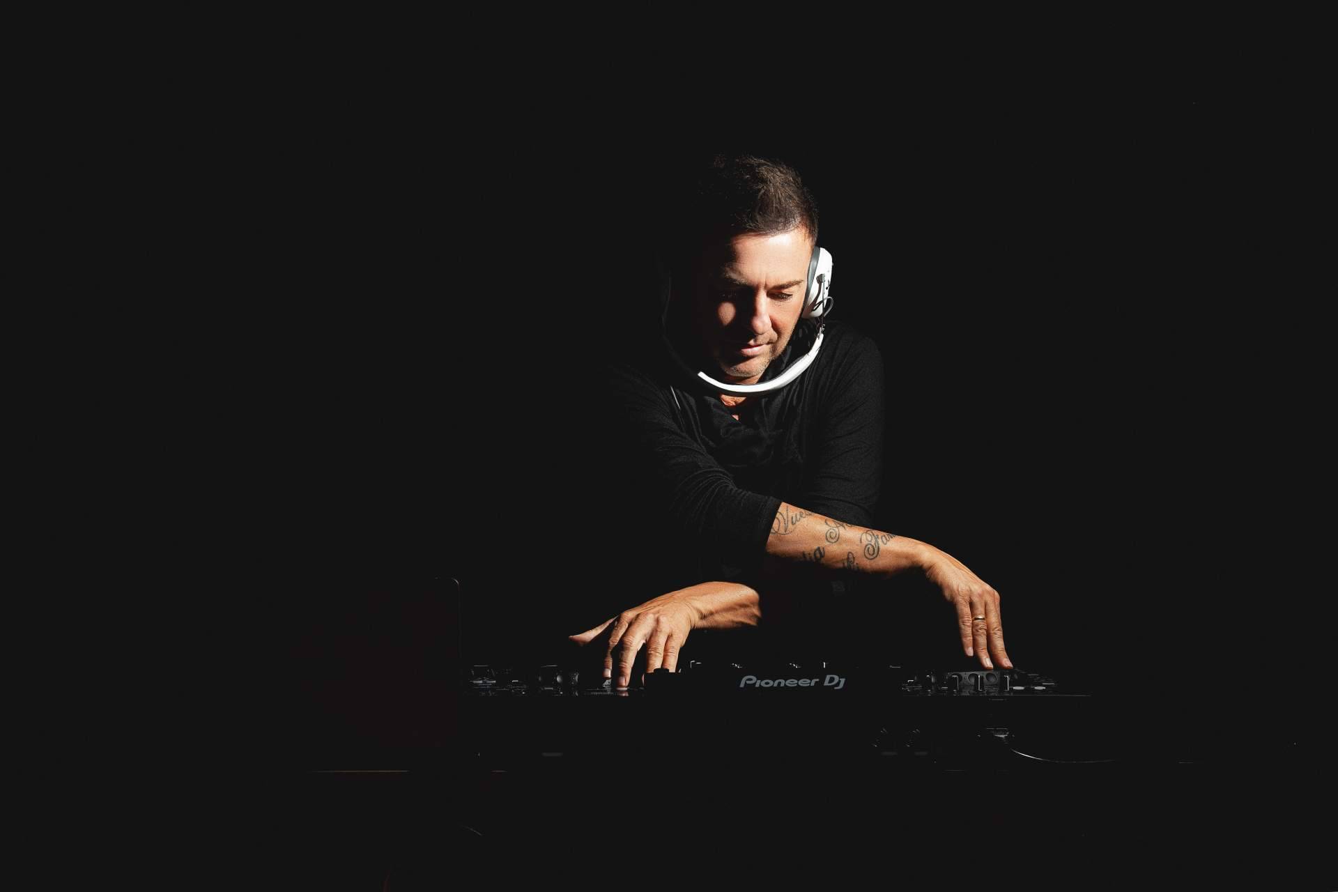 La compañía de DJ 3Pac permite pasar una noche única