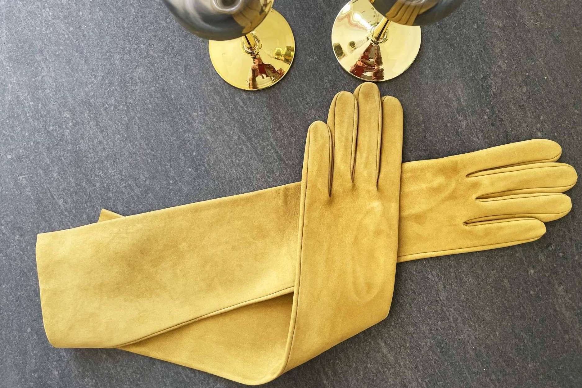 ¿De dónde son los guantes que aparecen en famosas revistas de moda?