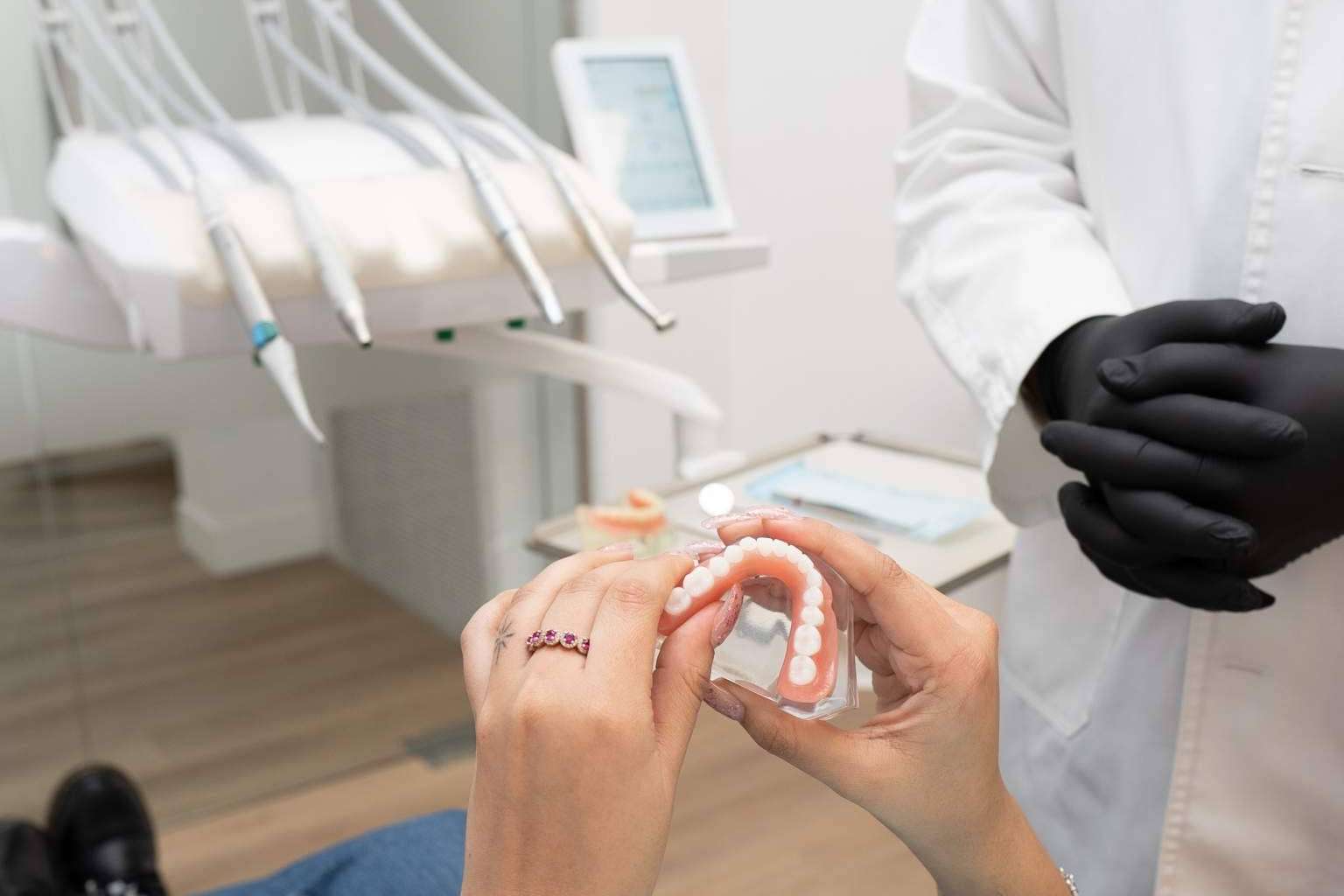 Los servicios innovadores de odontología y estética facial que ofrece la Clínica Dental Calvo de Mora