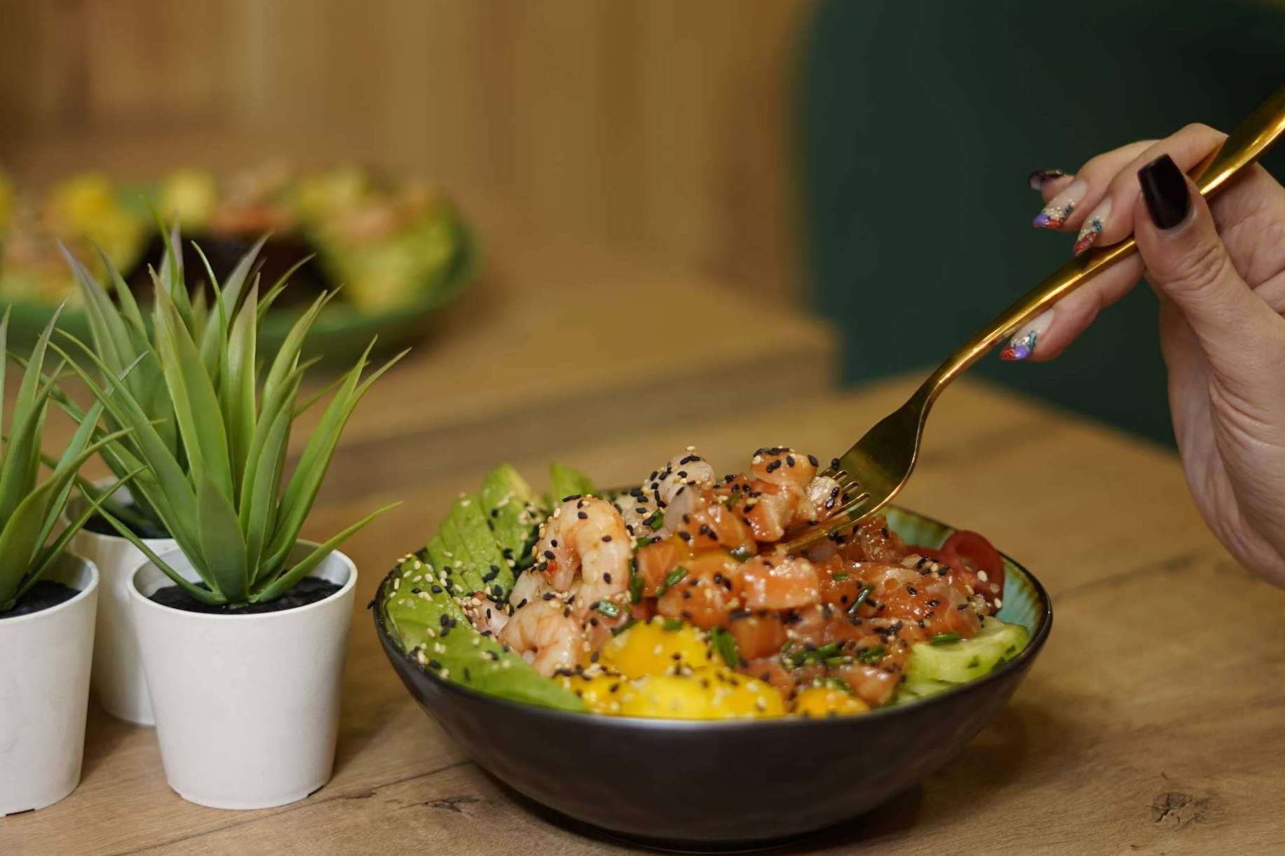 Poké Friendly, un restaurante en Madrid que reúne variedad de sabores gastronómicos y está concienciado con el medioambiente