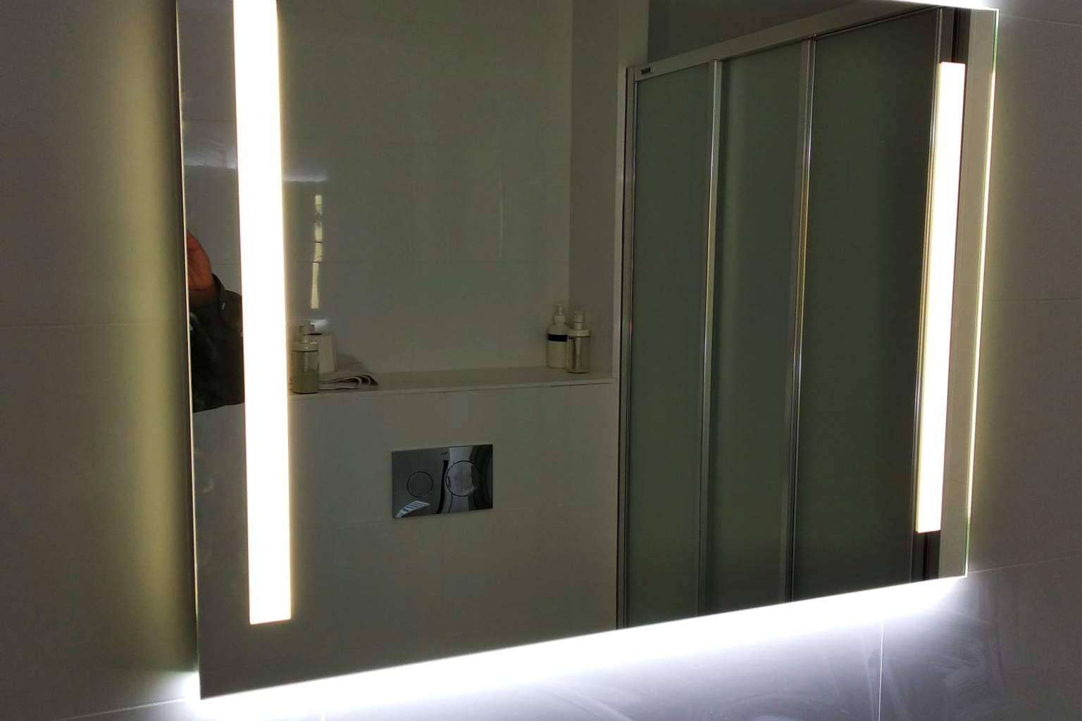 La nueva tendencia 2023 son los espejos redondos con luz LED para cuarto de baño