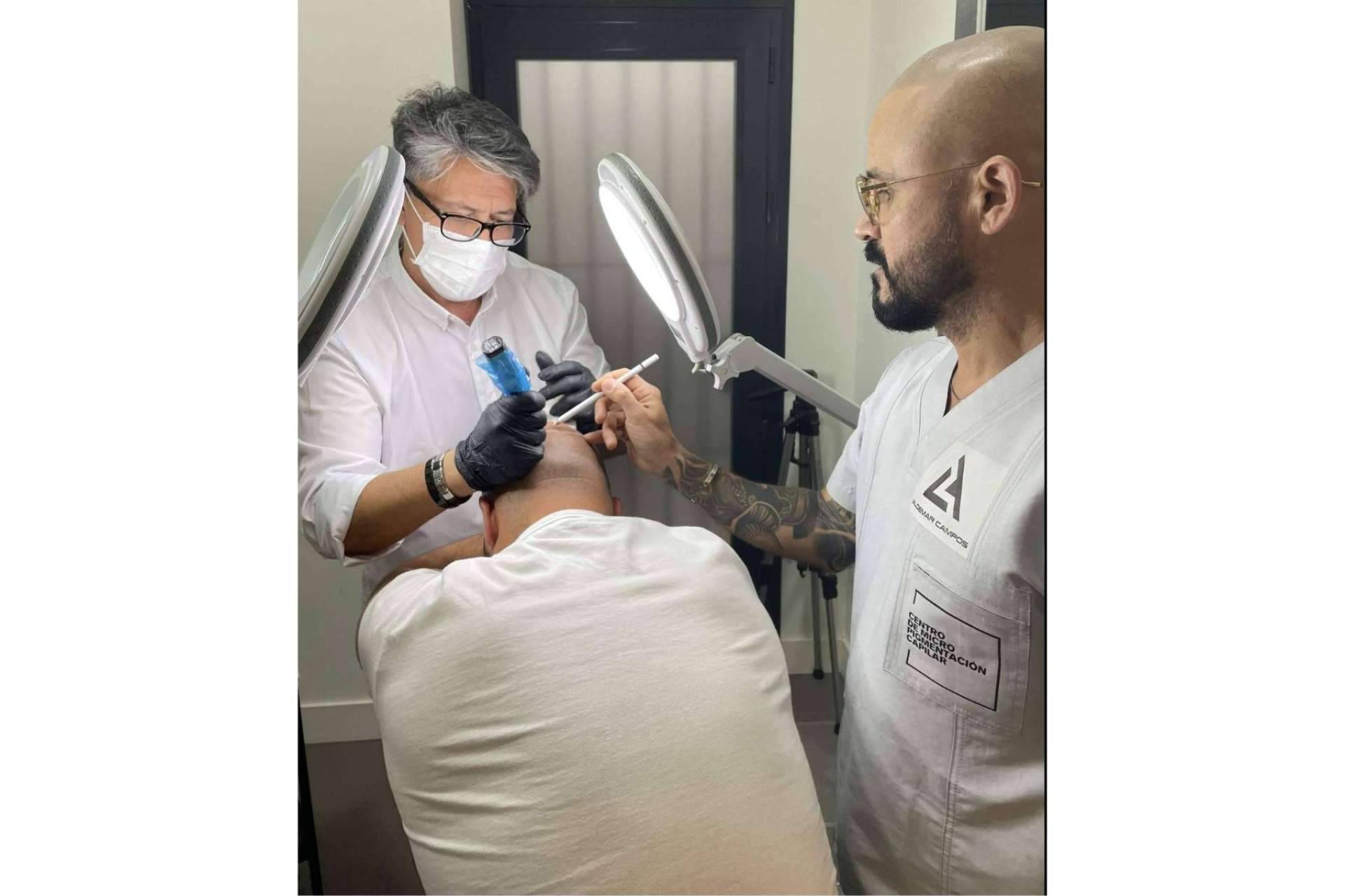Aldemar Campos brinda diversos cursos sobre micropigmentación capilar