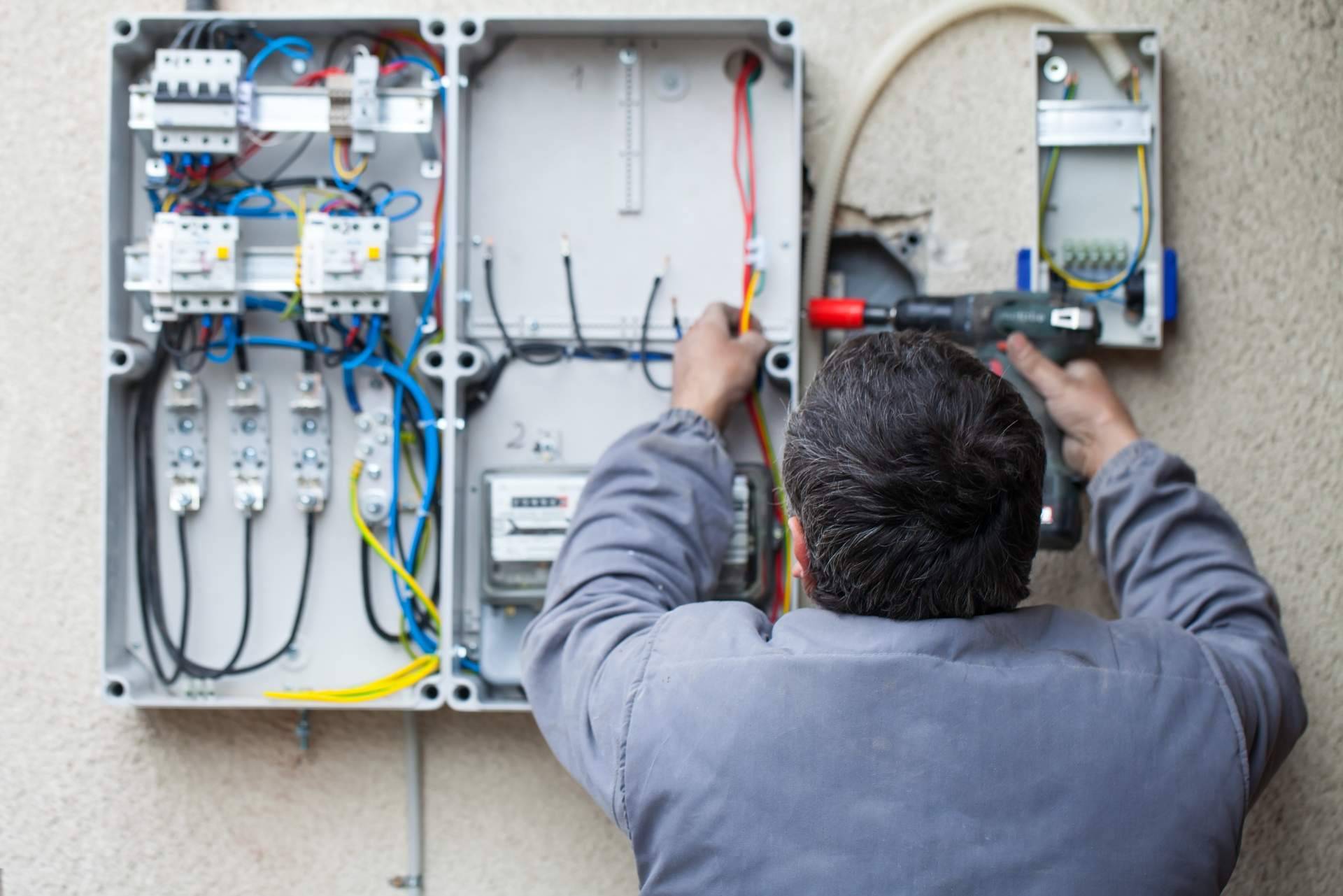 ¿Por qué son importantes los cuadros eléctricos en la instalación de piscinas?, por Swimhome