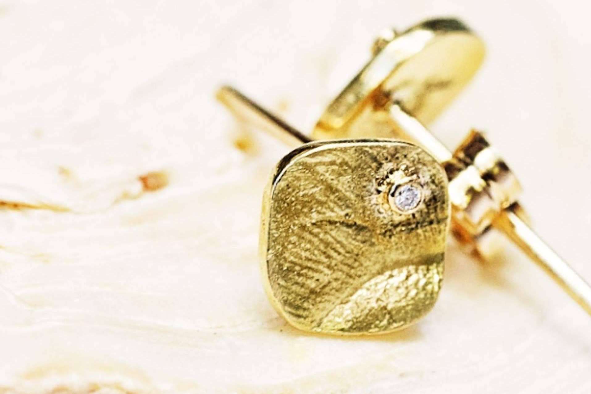 La medalla con huella de la firma Dejando Huella Joyas, el regalo ideal para el Día de la Madre