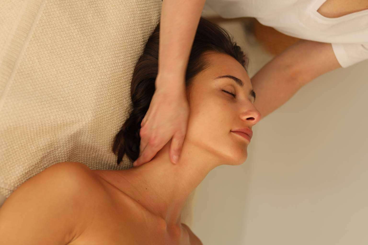 Tonificar los músculos de la cara con la técnica antiedad sin cirugía del yoga facial