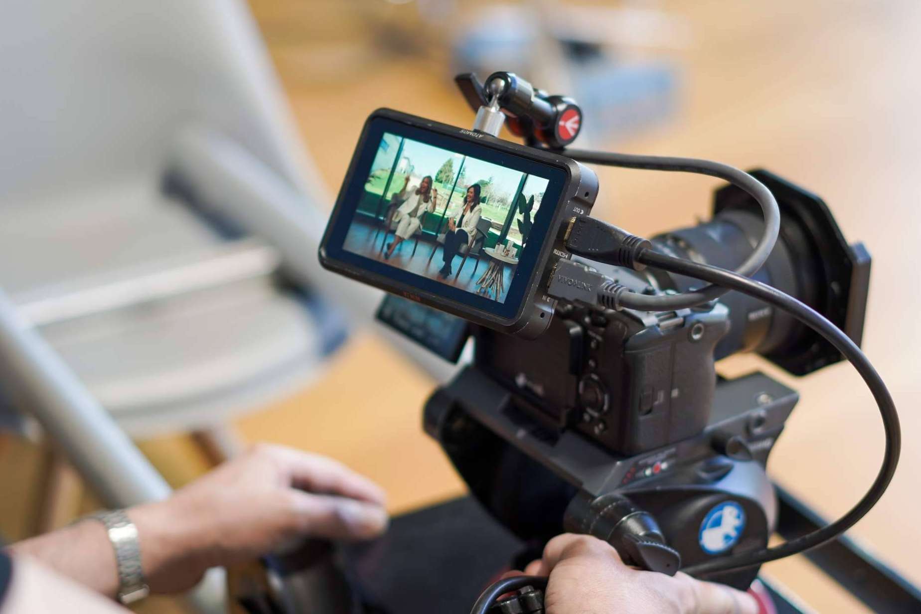 Estrategia de redes sociales de un negocio con el pack de vídeo imprescindible de The Bright Side