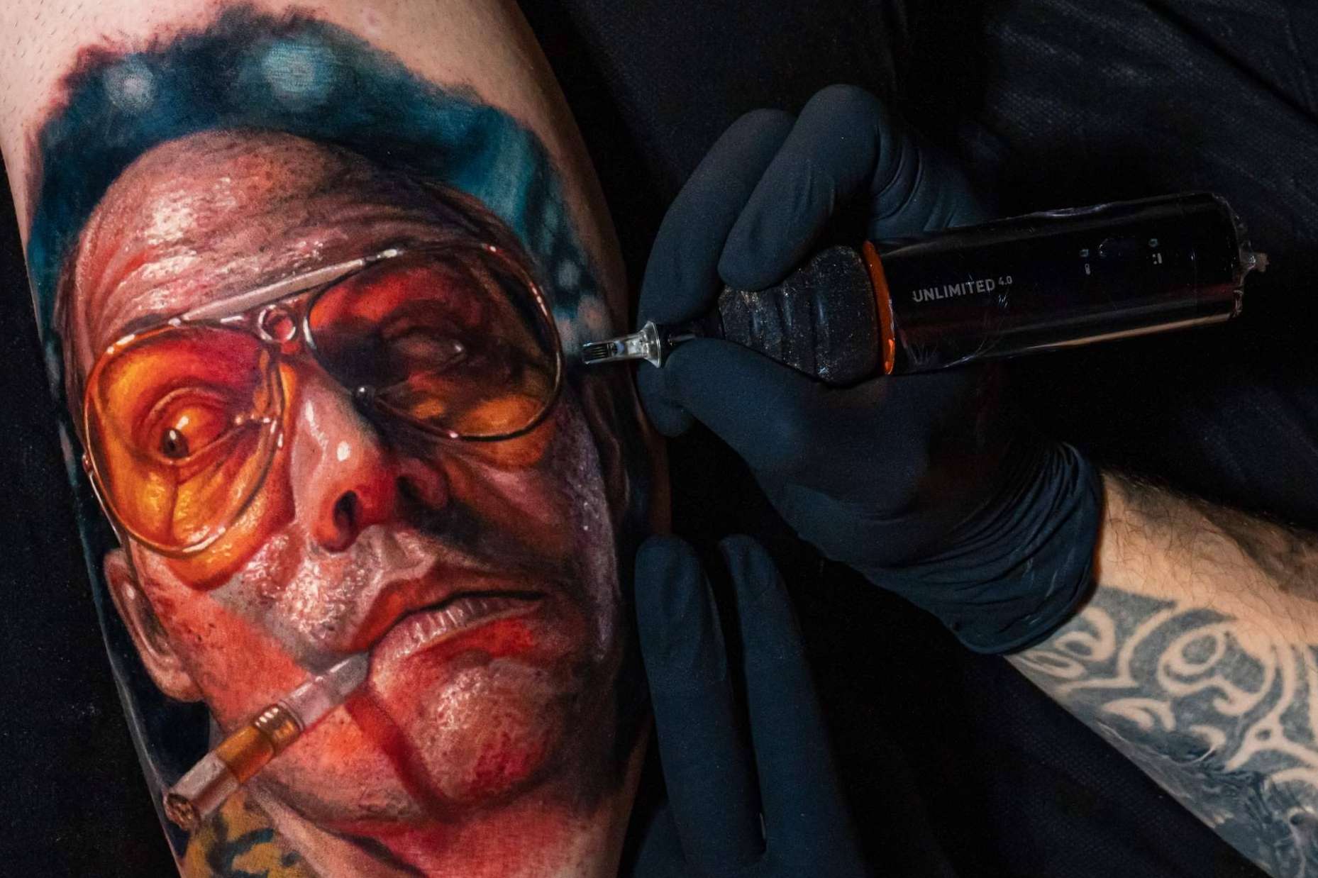 Tatuaje realista a color con los cursos de Habbility