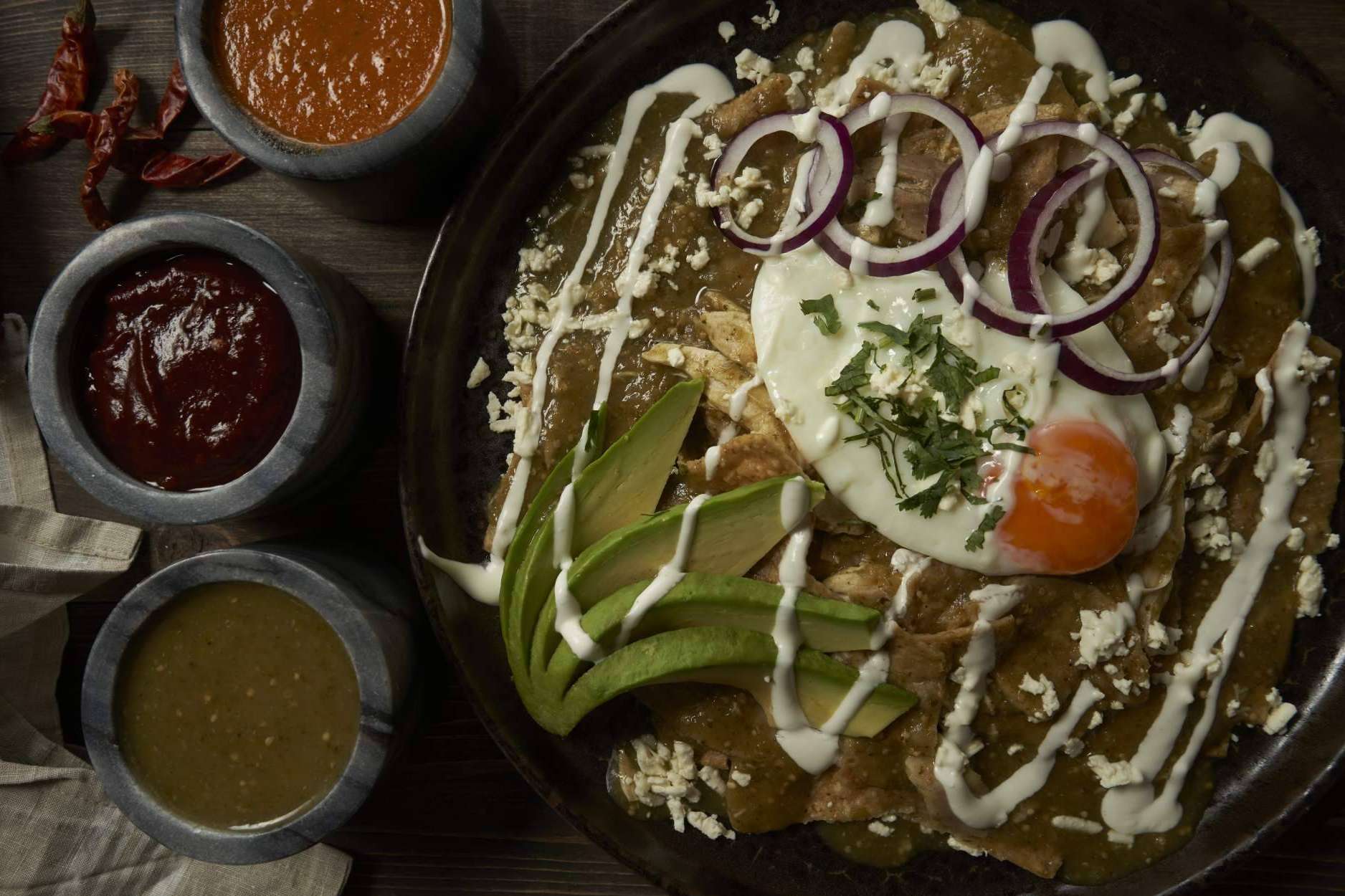 Probar platos típicos en la antojería mexicana Hijo del Maíz