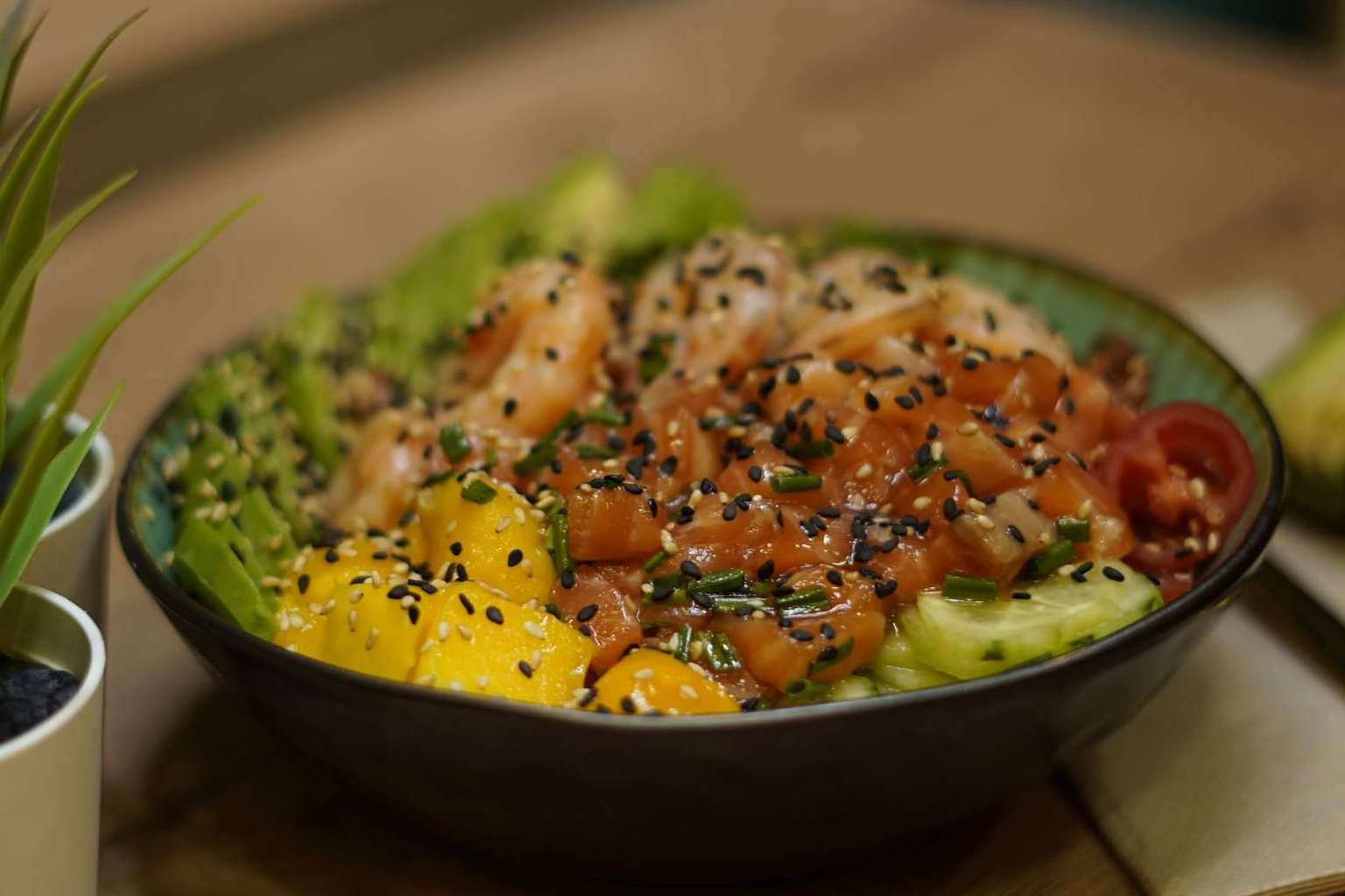 Probar el poke bowl en Santa María de la Cabeza, en Madrid