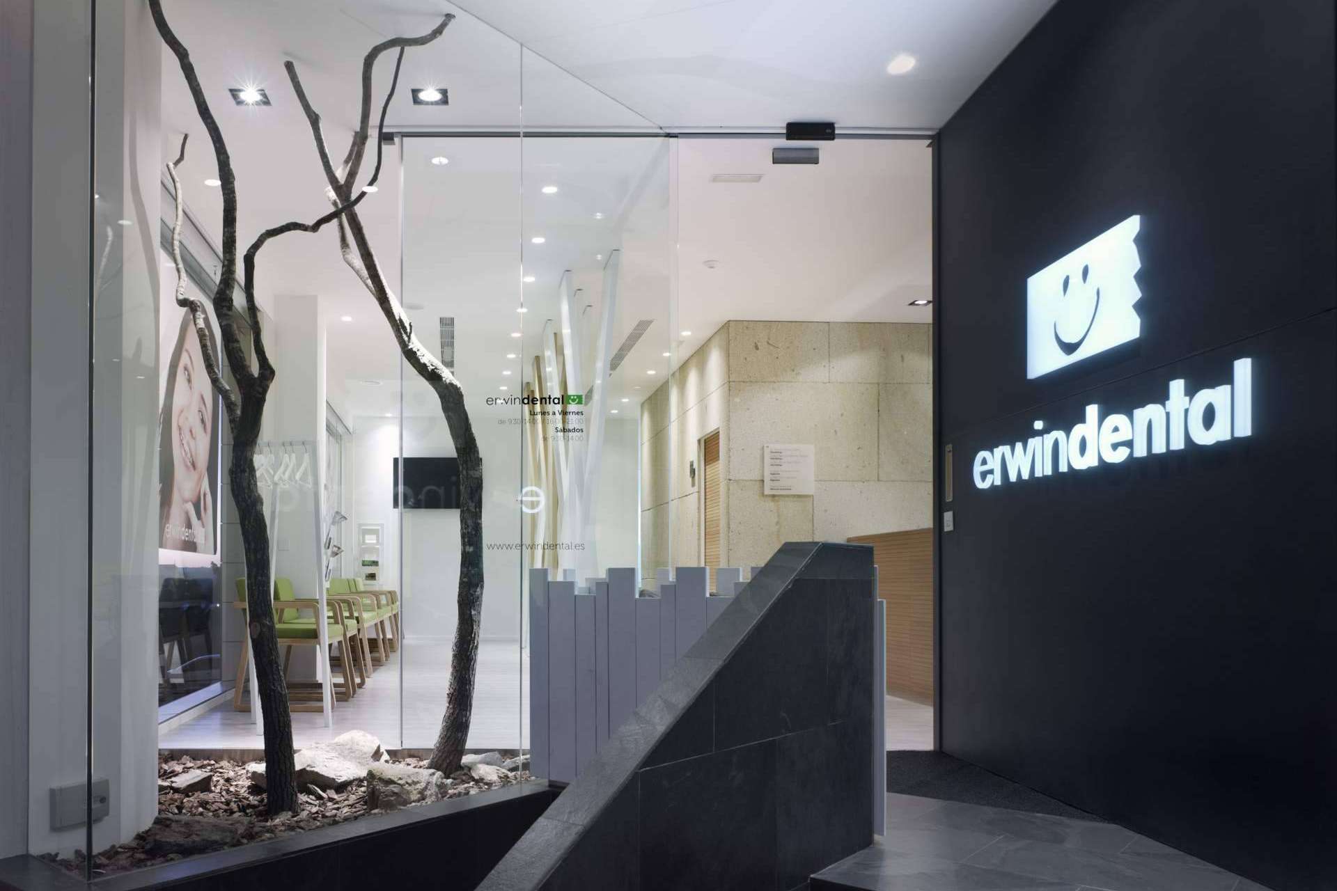 Entrevista al doctor Erwin Arosa, director clínico de Erwindental
