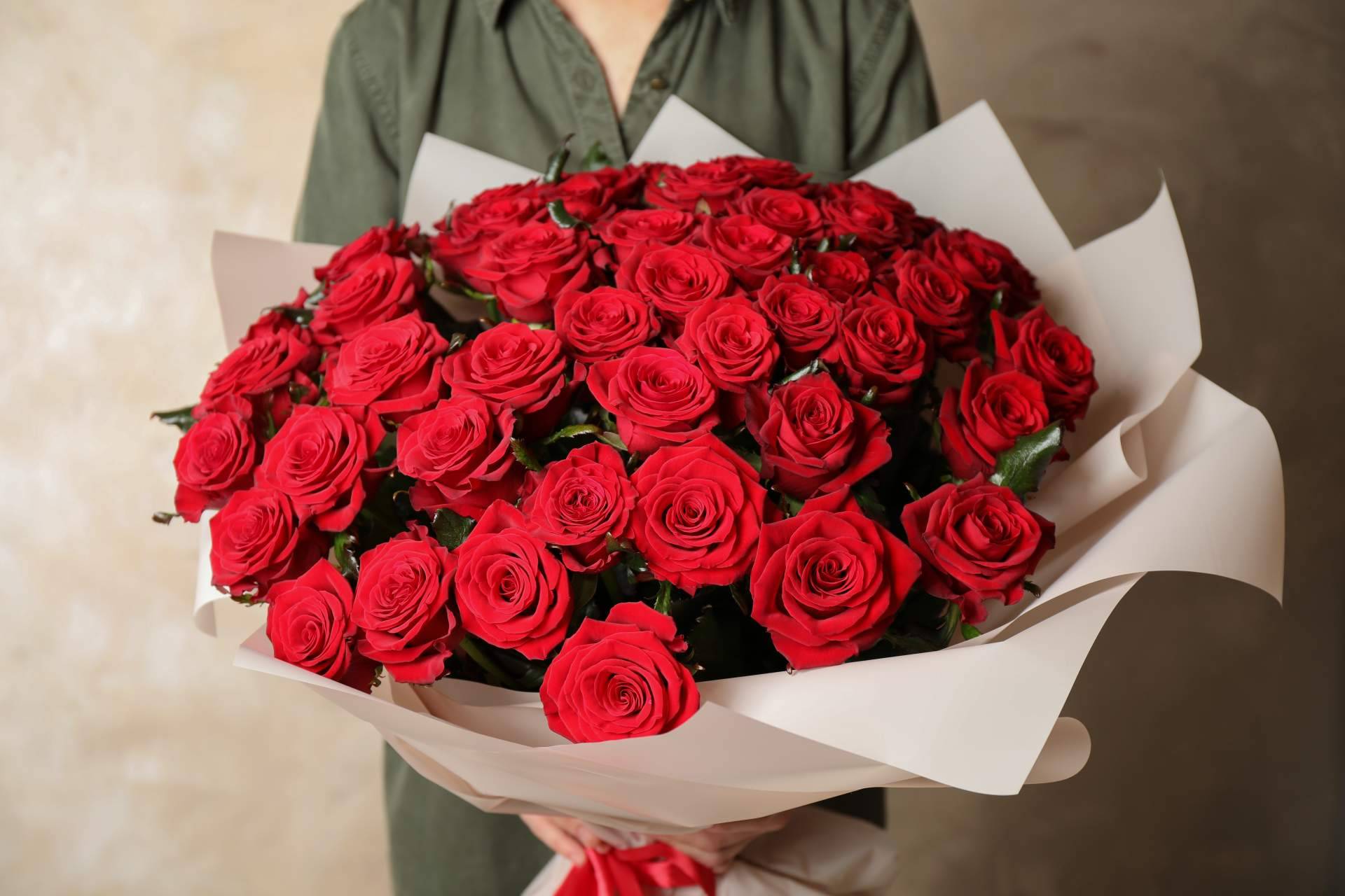 Rosistirem, la tienda para regalar rosas amarillas y rojas