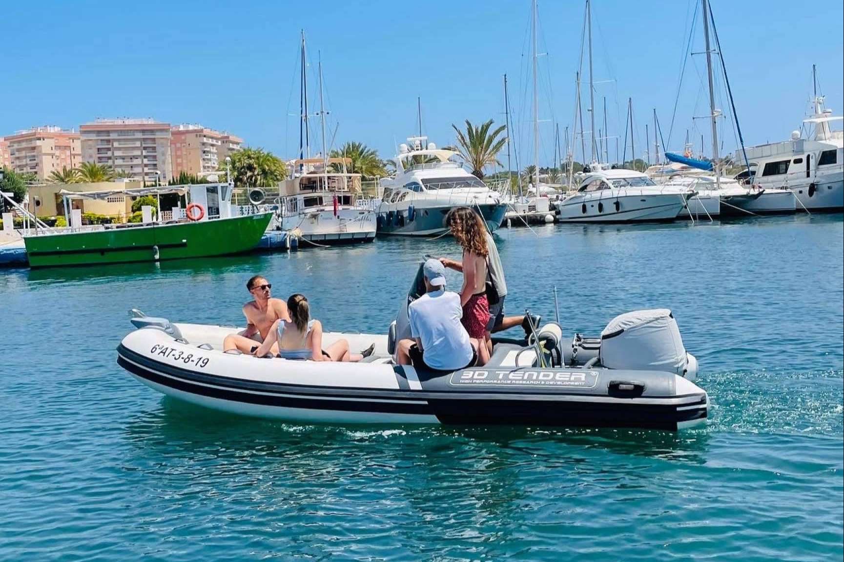 Alquiler barco sin licencia con Kalima Charter