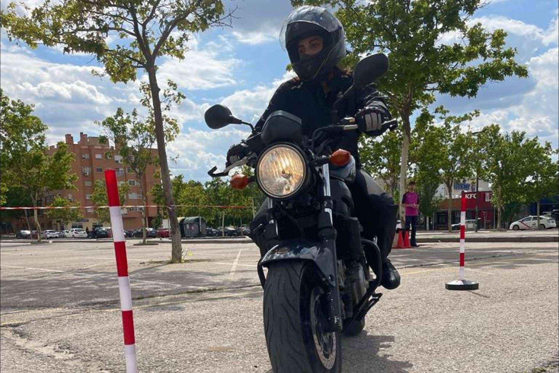 Autoescuela Lucex revela los requisitos necesarios para obtener el permiso de moto A