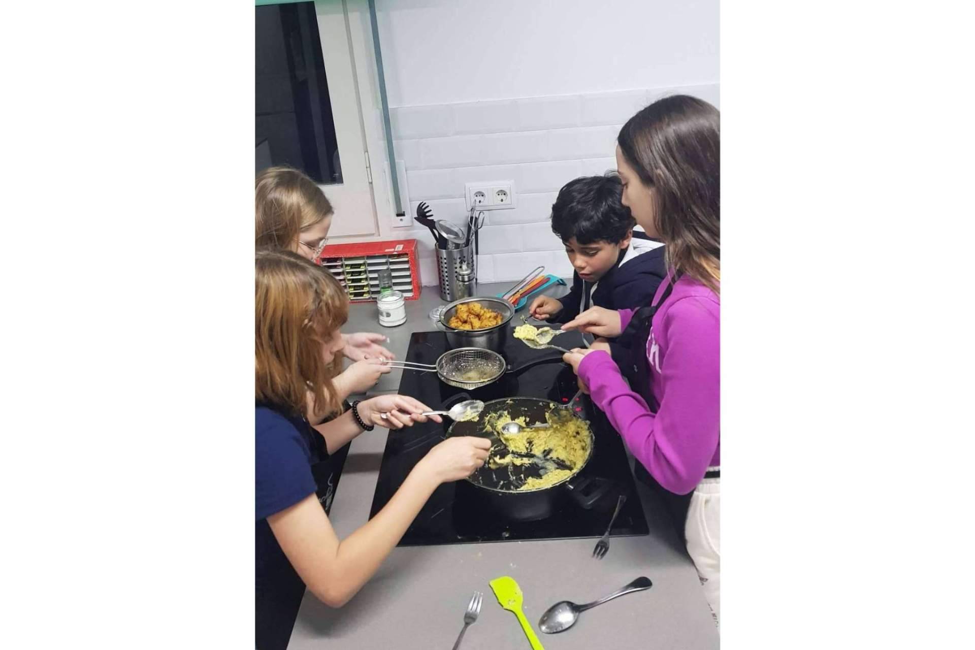 Los niños pueden aprender cocina en Ochimanikia