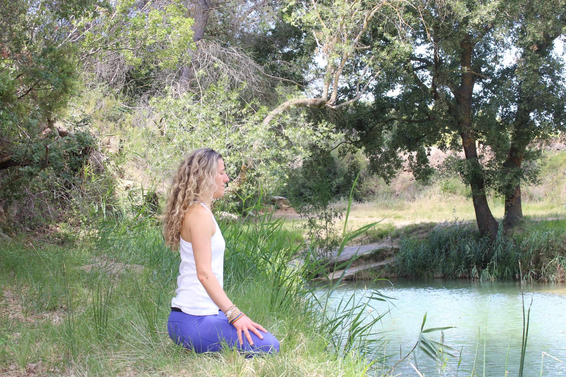 Conectar con uno mismo asistiendo a retiros de yoga en plena naturaleza