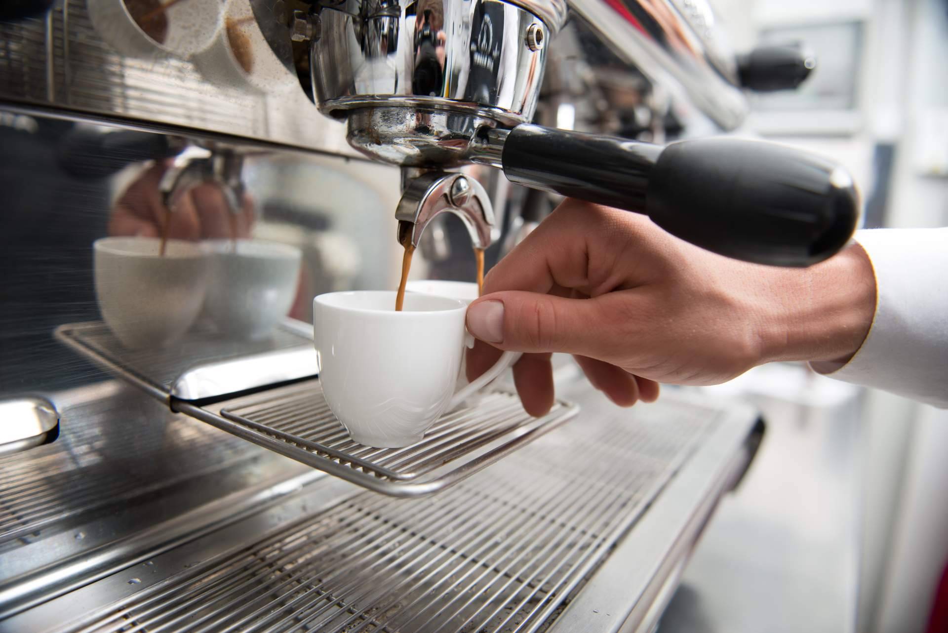 ¿Dónde encontrar distintos modelos de cafeteras industriales? Auxihostelería