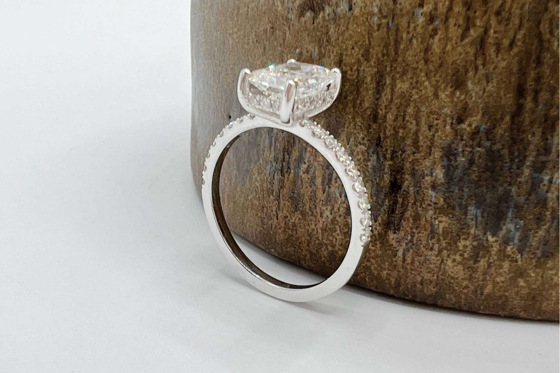 Mimoke presenta Diana, el anillo de compromiso con una esencia especial