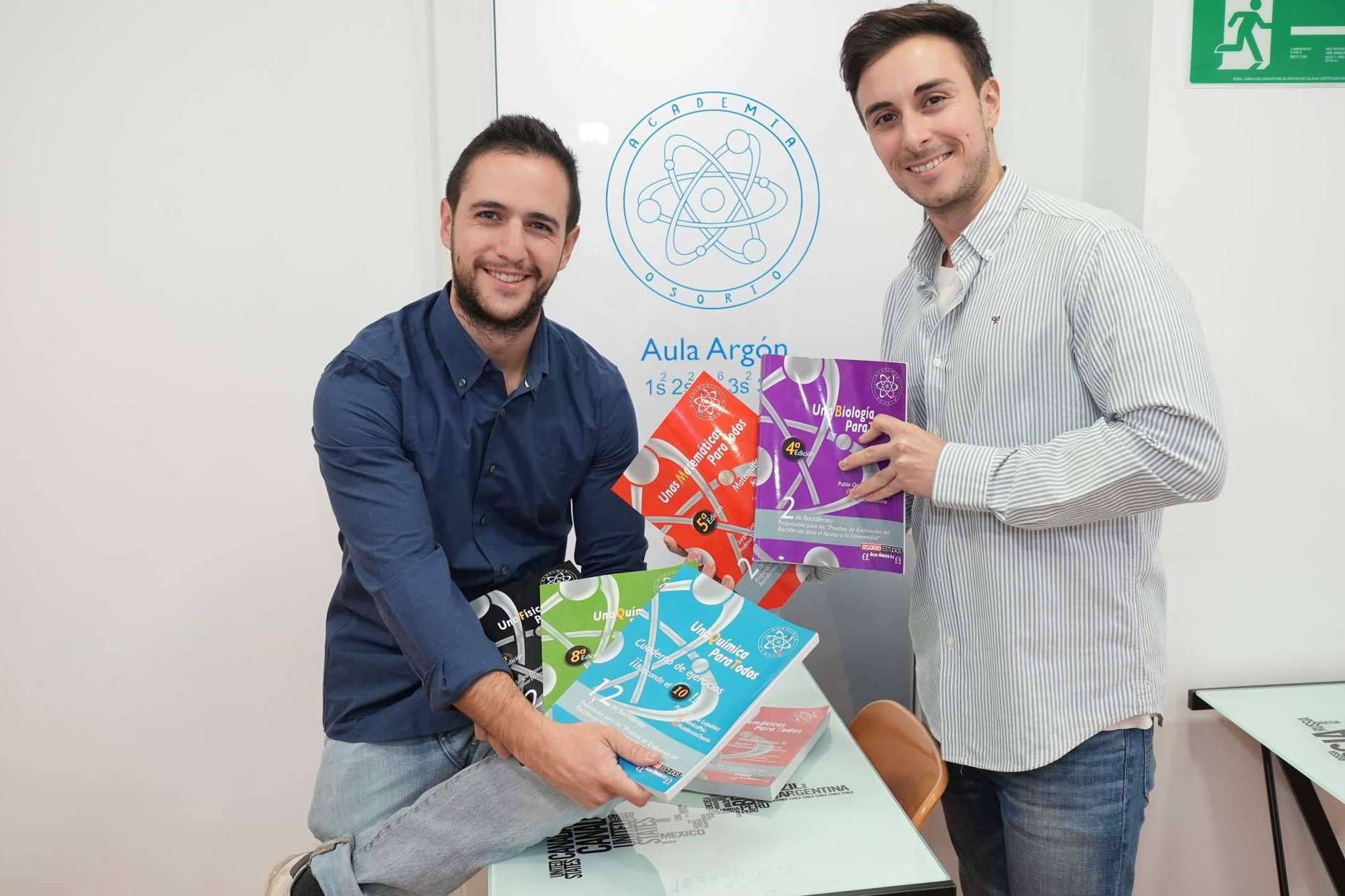 Razones por las cuales los jóvenes hacen cola para comprar libros de química