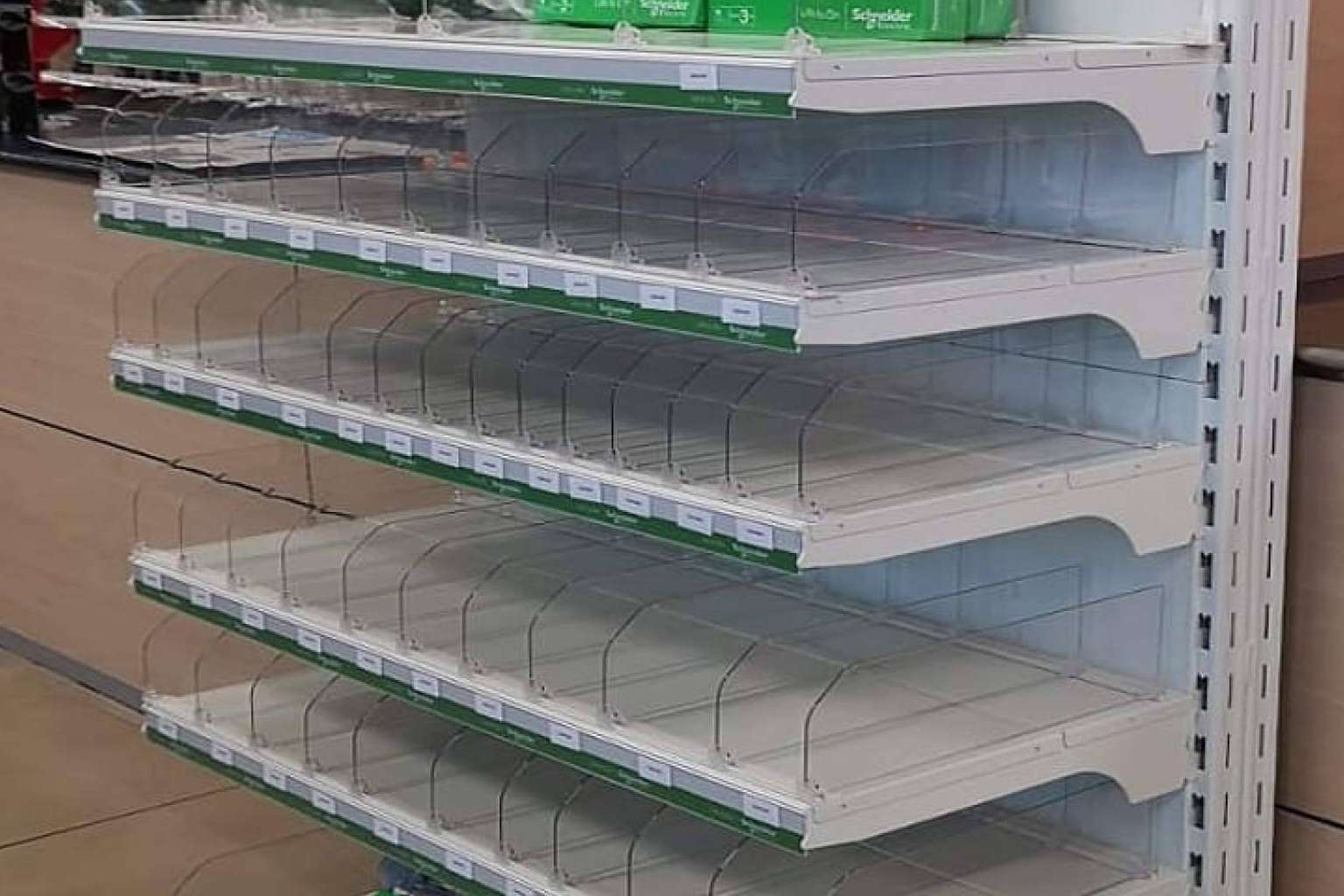 En el catálogo de Equipotutienda se encuentran expositores metálicos para todo tipo de comercios