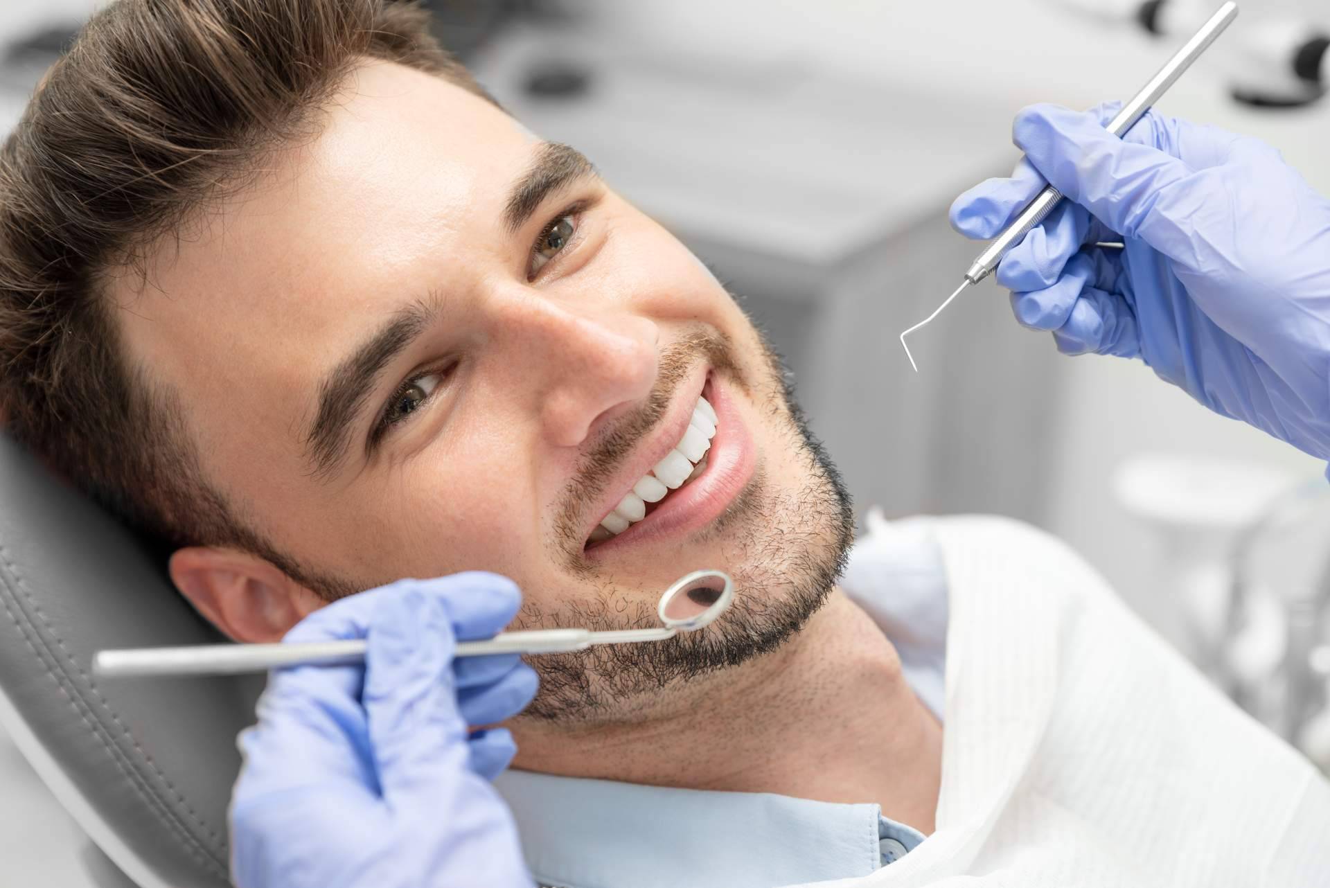 Especialistas en estética dental Barcelona, Carlos Saiz Smile