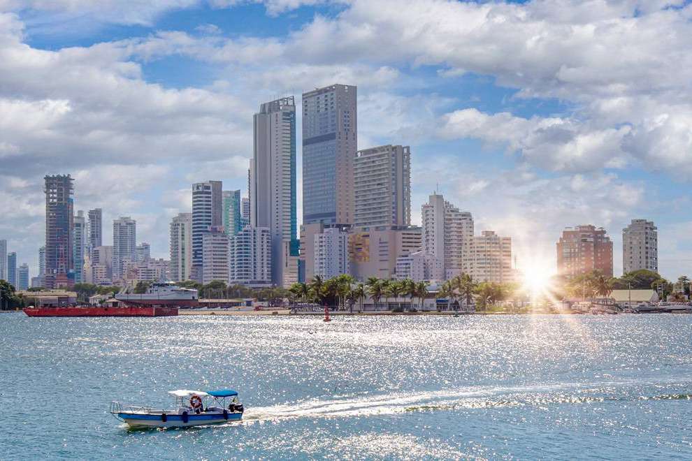 Un equipo de cirujanos plásticos profesionales certificados en Miami, Dolls Plastic Surgery