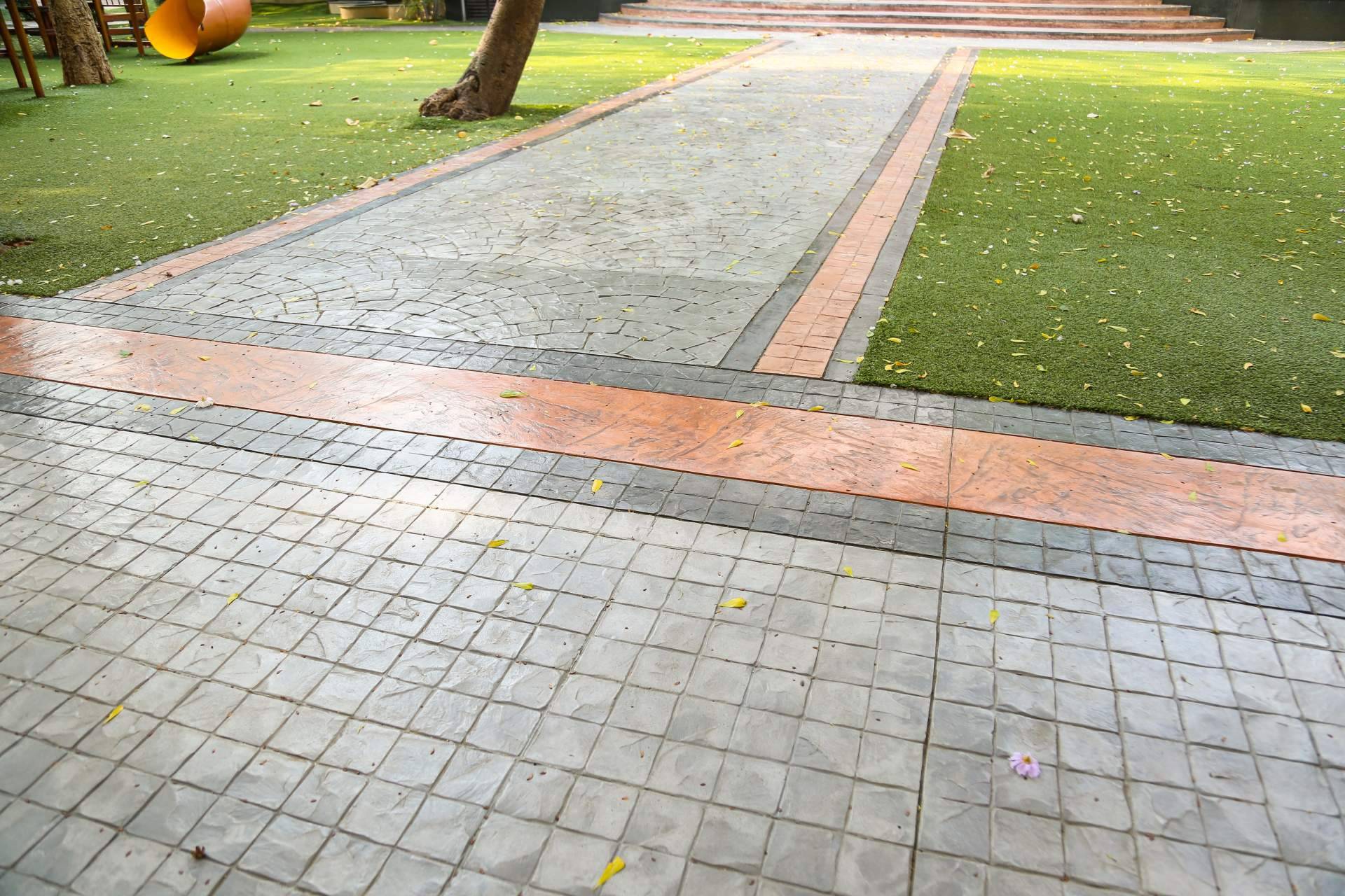 Hormigón impreso en Madrid; durabilidad y estética en pavimentos