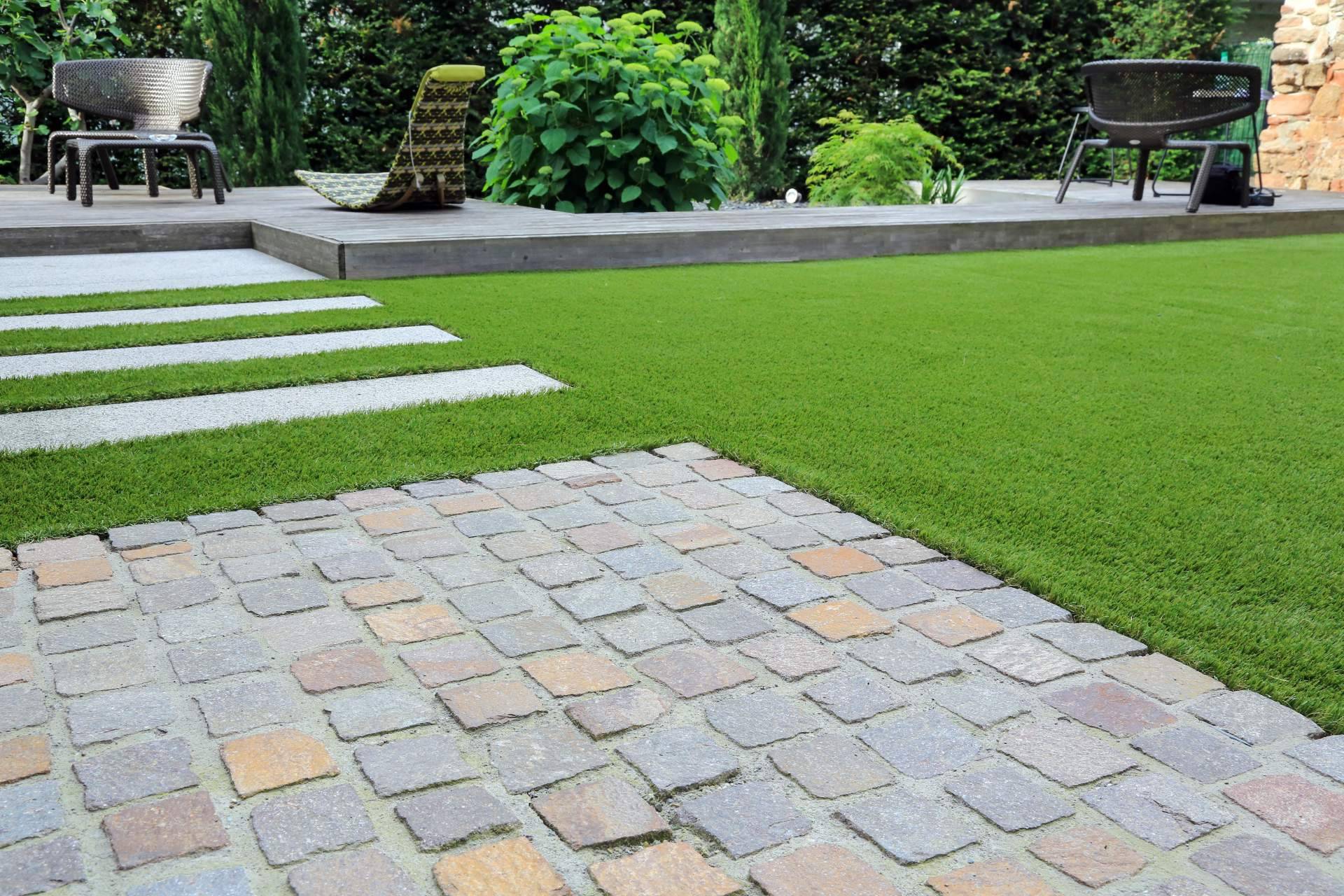Eurocesped se encarga del desarrollo de jardines con césped artificial