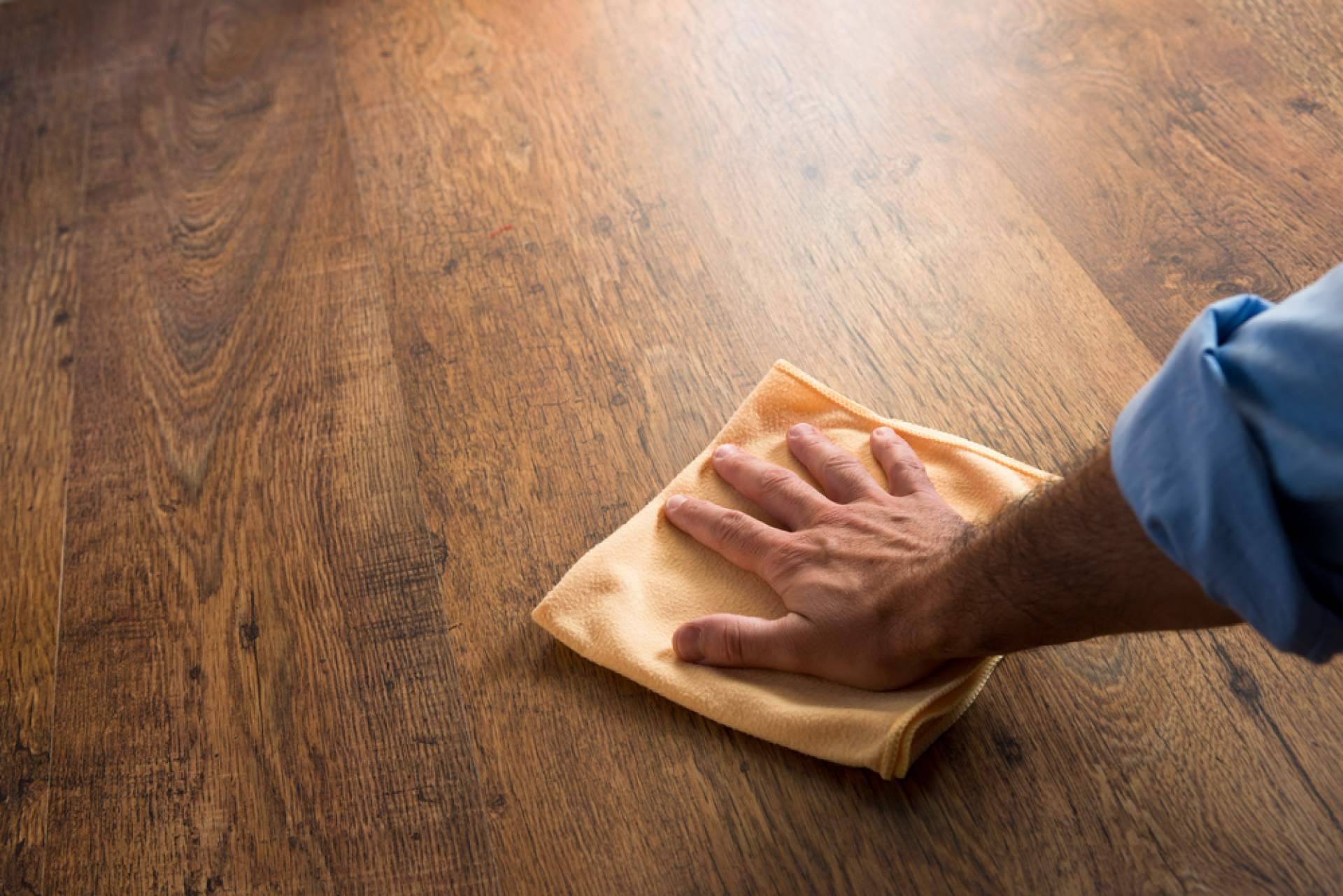 Bona explica cuál es la mejor forma de mantener un suelo de madera