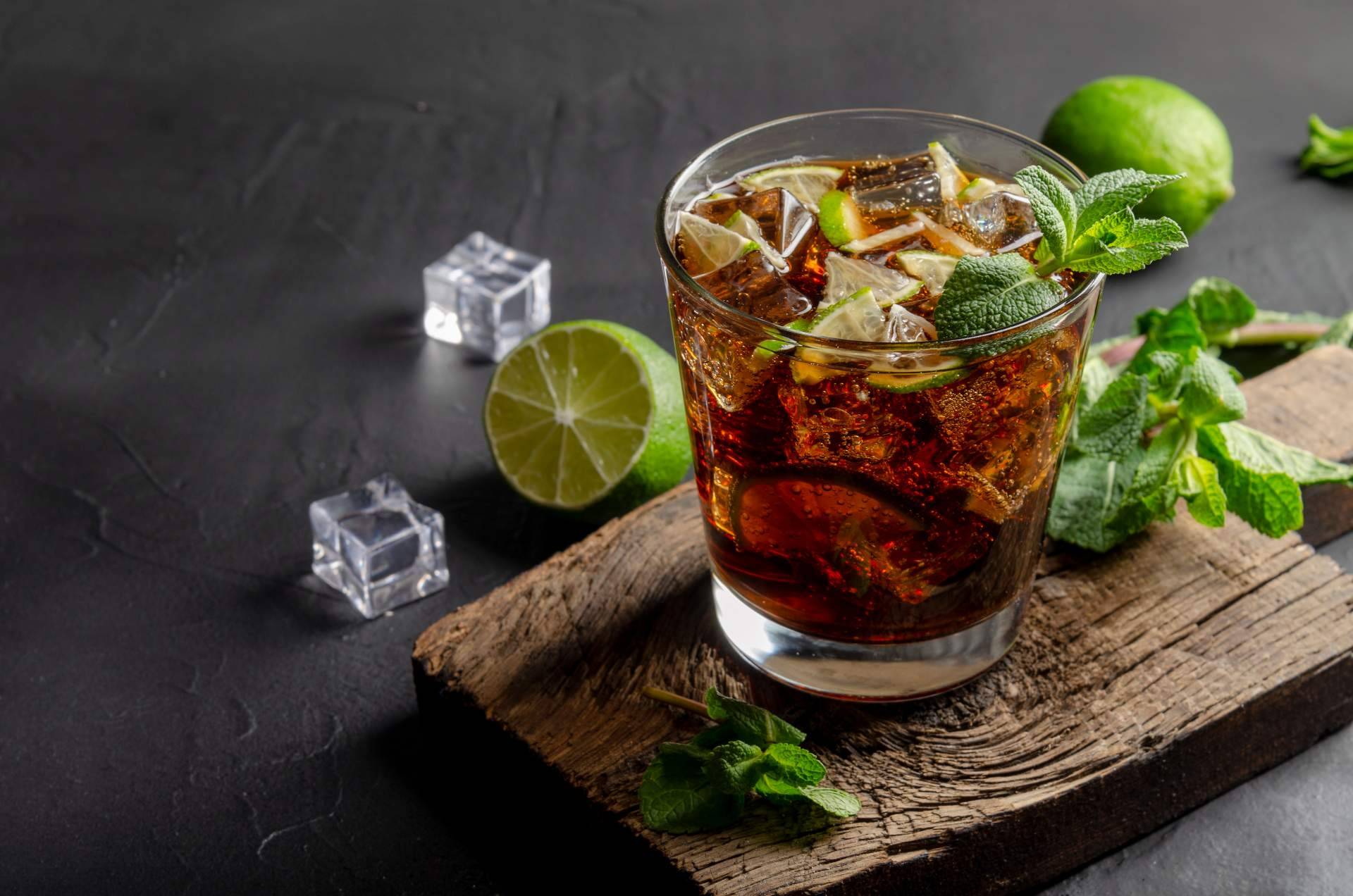 ¿Cuáles son las principales propiedades del Elixir de Cuba de Ron Legendario?