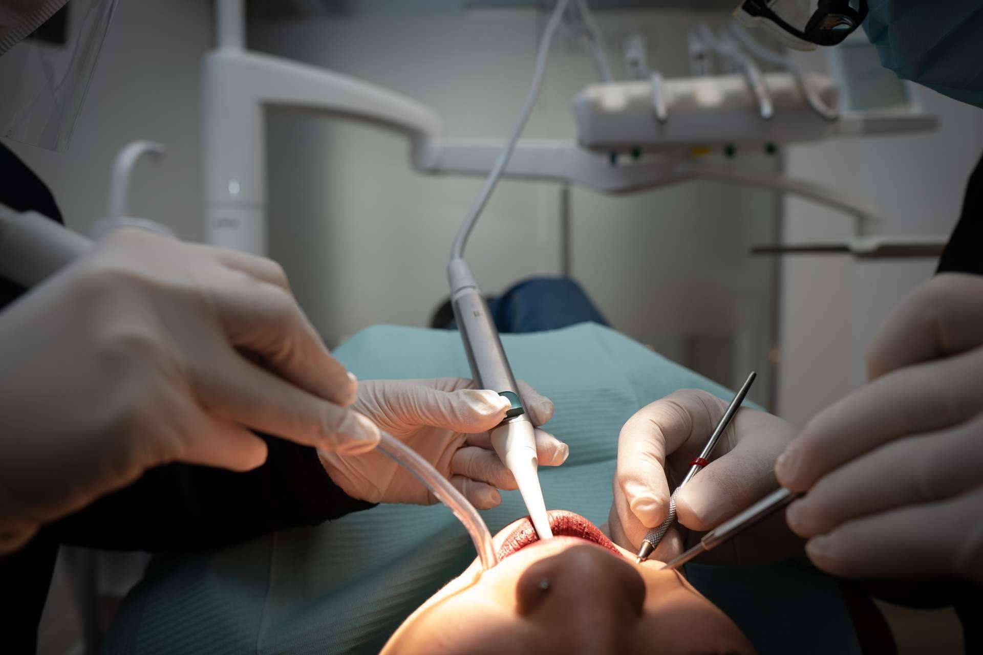 Clínica Calvo de Mora explica las consecuencias de sufrir una enfermedad periodontal
