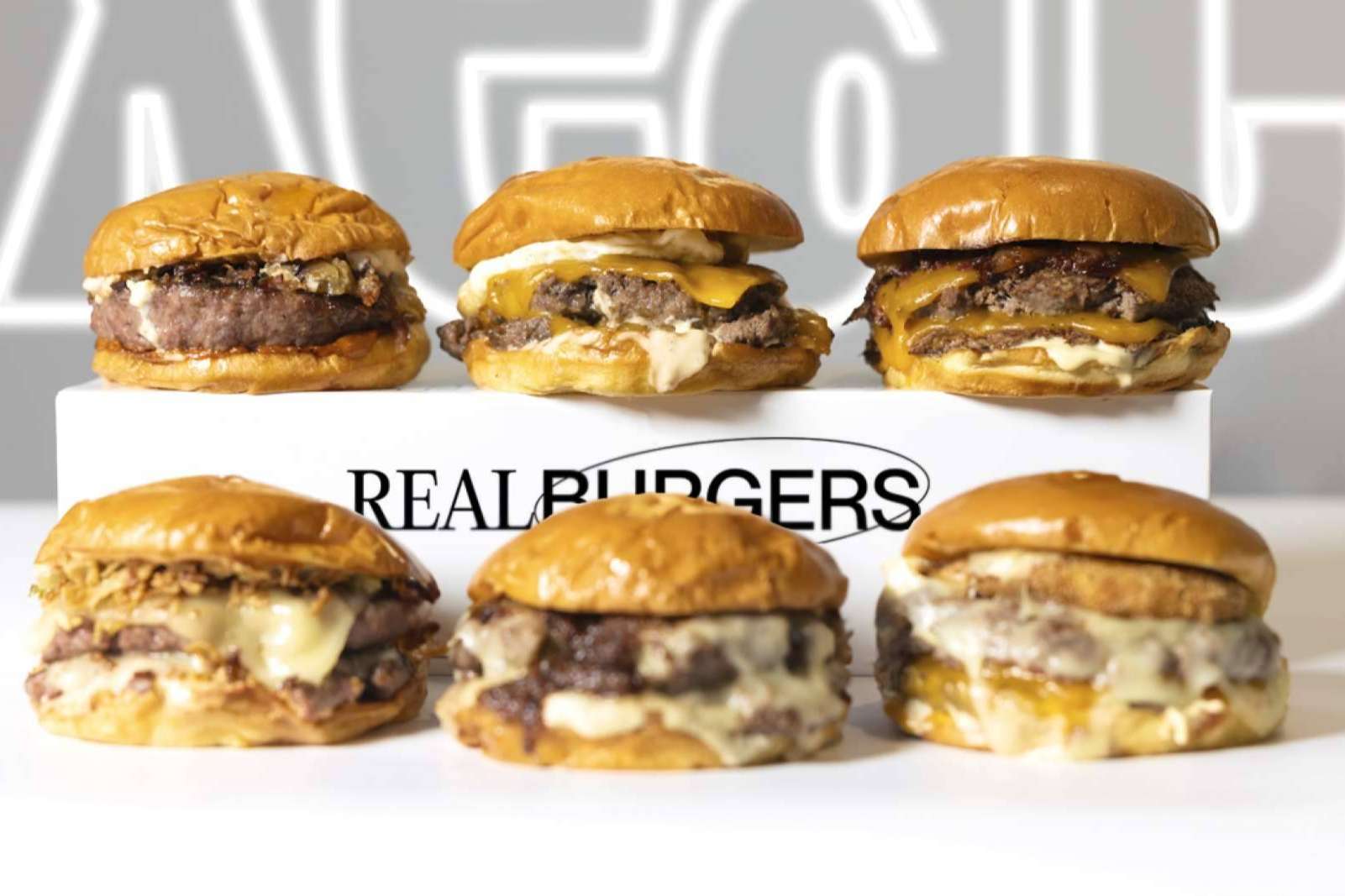 Un restaurante delivery que ofrece unas de las mejores hamburguesas de Zaragoza es Xeat