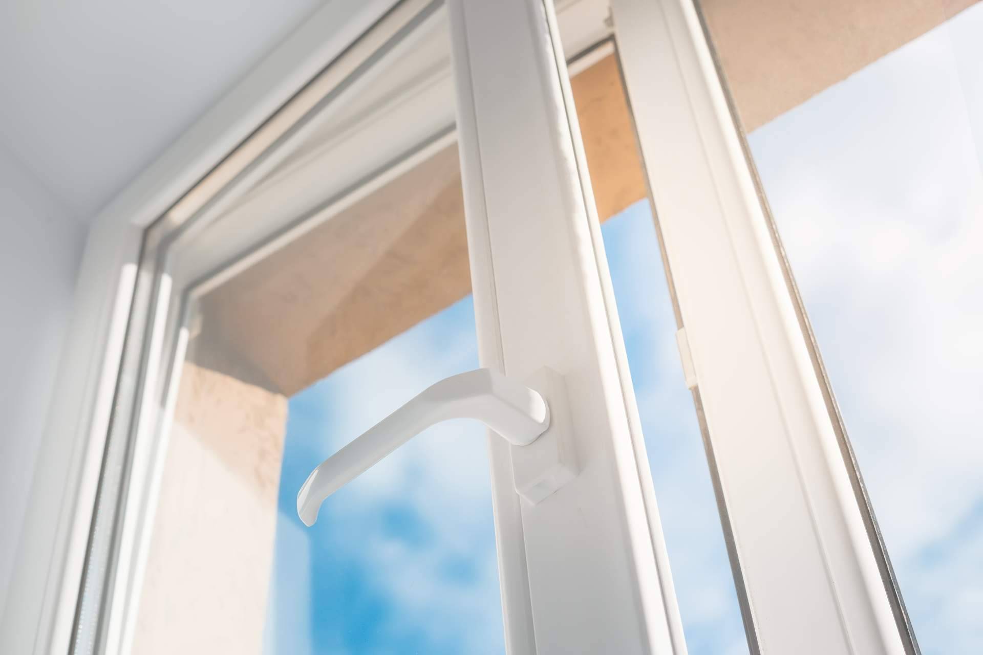 Puertas y ventanas exteriores de PVC y aluminio de la mano de FácilReformas