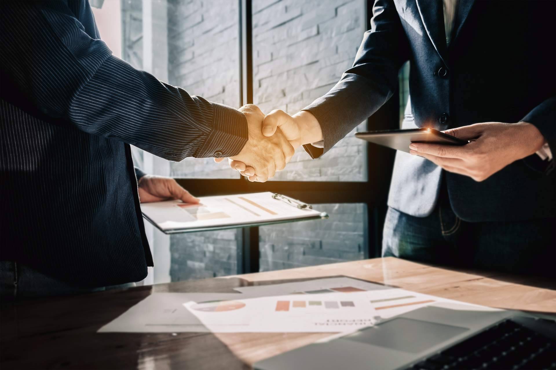 Financiación complementaria o alternativa para crédito corporativo para empresas, con BirdCapital