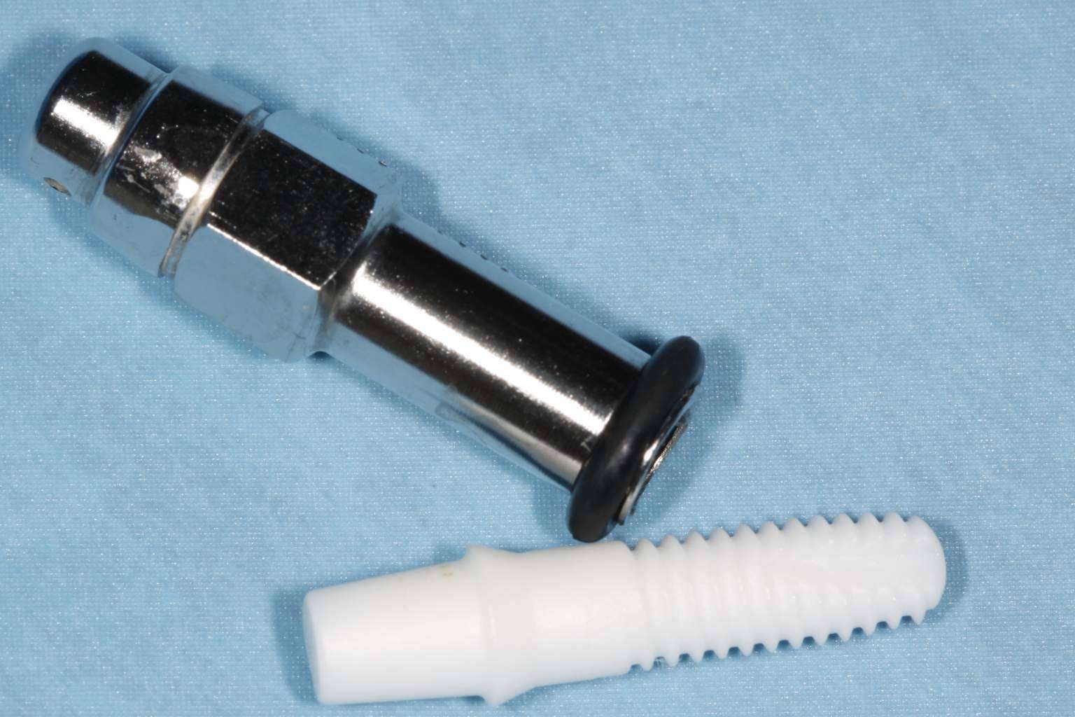 Clínica Biorigenera, especialistas en recuperar la sonrisa y la salud bucodental con implantes dentales cerámicos