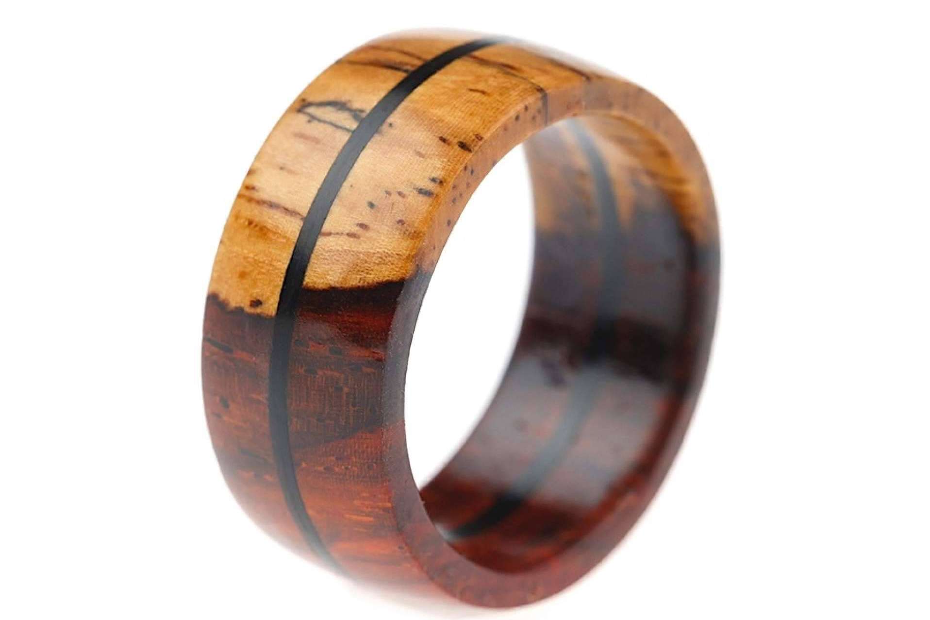 Accesorios de Madera ofrece joyas artesanales de madera natural