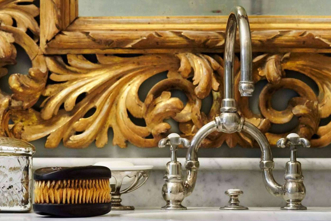 Baños del Prado abre una sala de exposición con productos de marcas inglesas de primer nivel