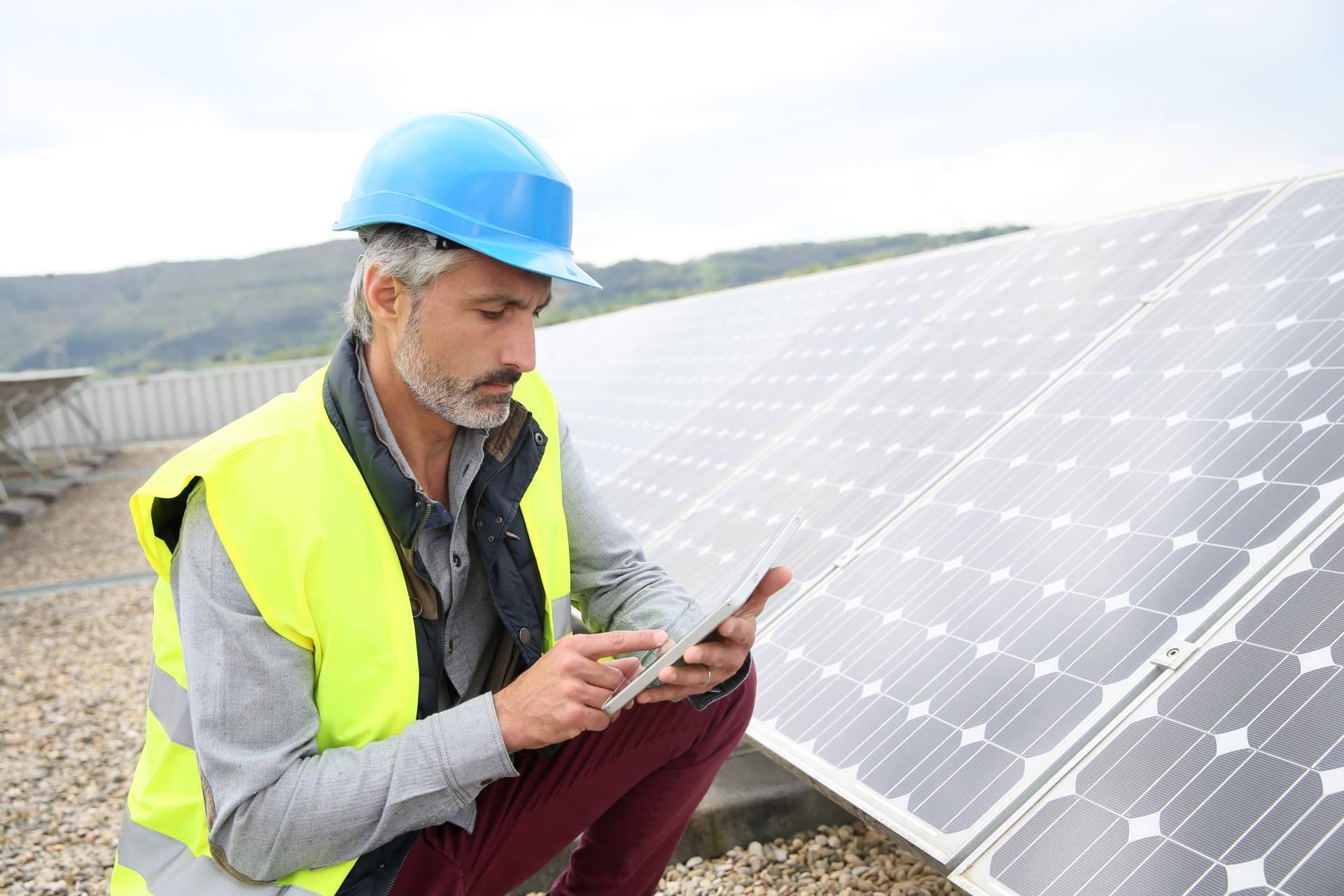 Mantenimiento de instalaciones de autoconsumo residencial con el servicio que ofrece Acierta Eficiencia