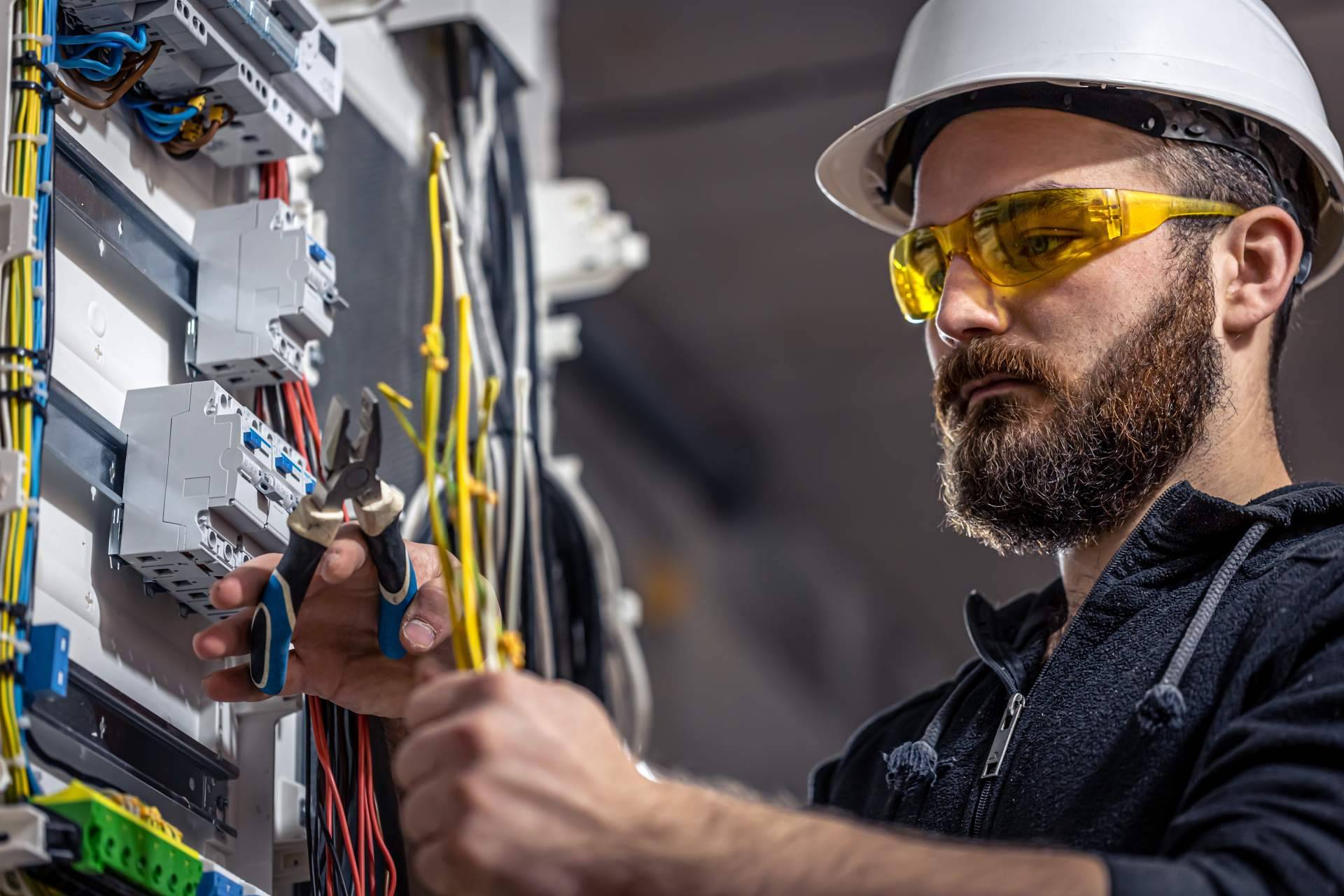 Cadenza Electric, proveedor de material eléctrico Schneider Electric