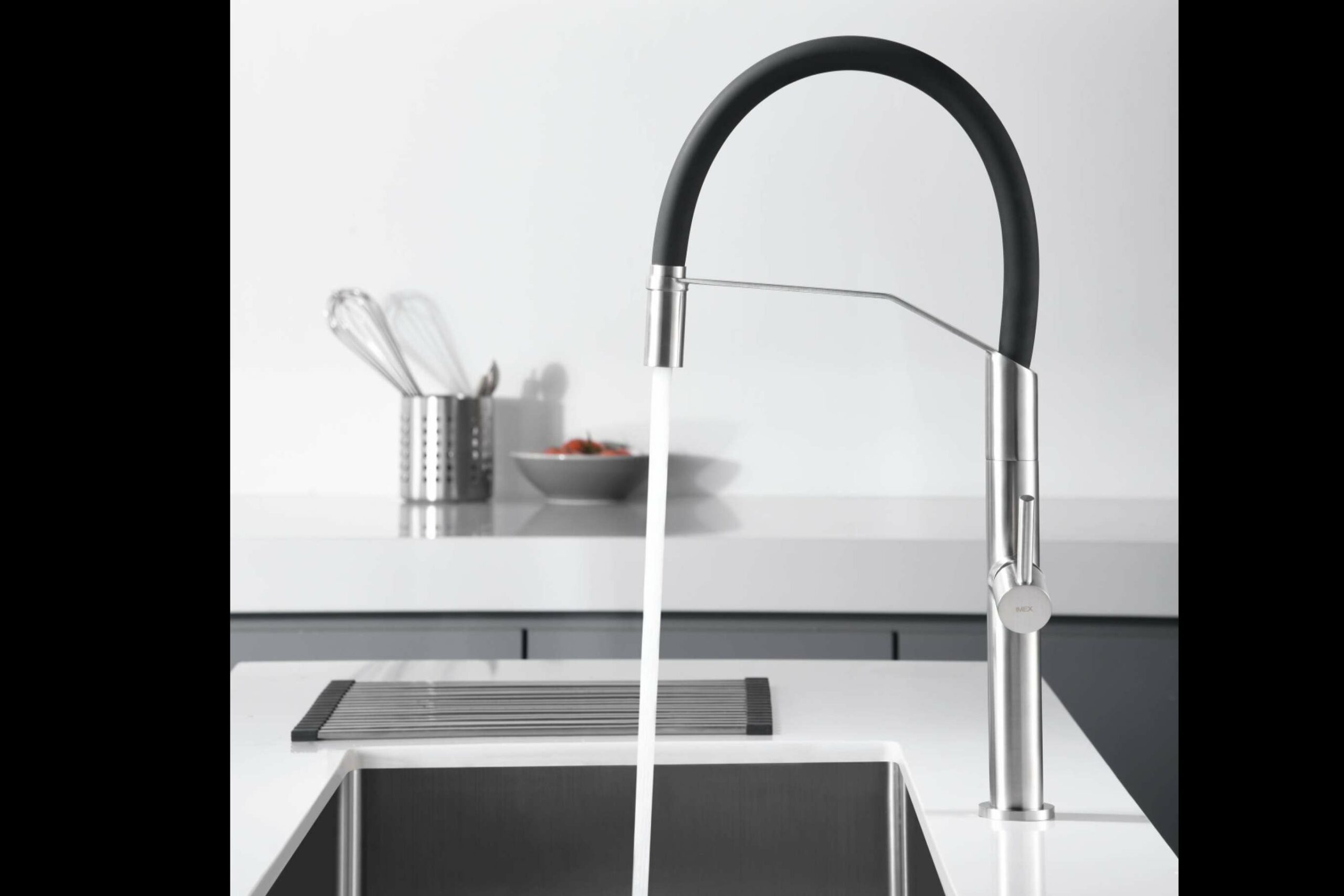 Grifería de cocina con caño flexible que aporta belleza y comodidad en la cocina