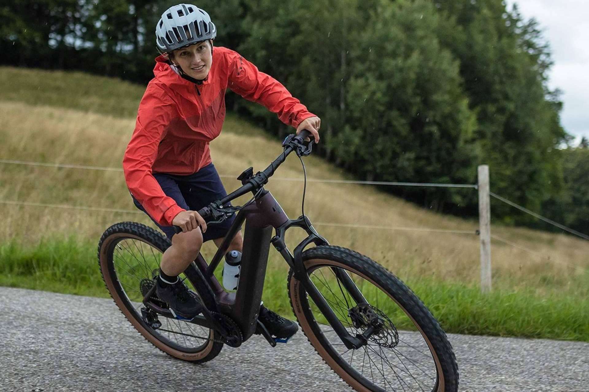 Excelencia en Bicicletas Eléctricas; CUBE REACTION HYBRID