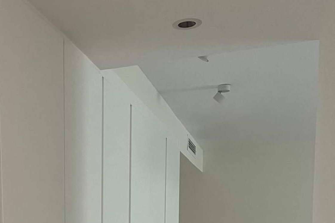 Elegir entre aire acondicionado por conductos o por split con la guía de Reformar Renovación