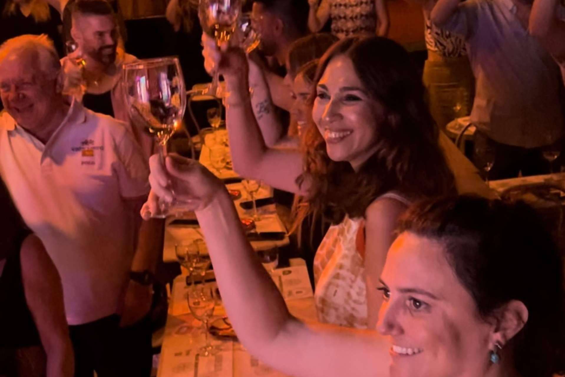 Una experiencia de risas y vinos; Wine Up Comedy