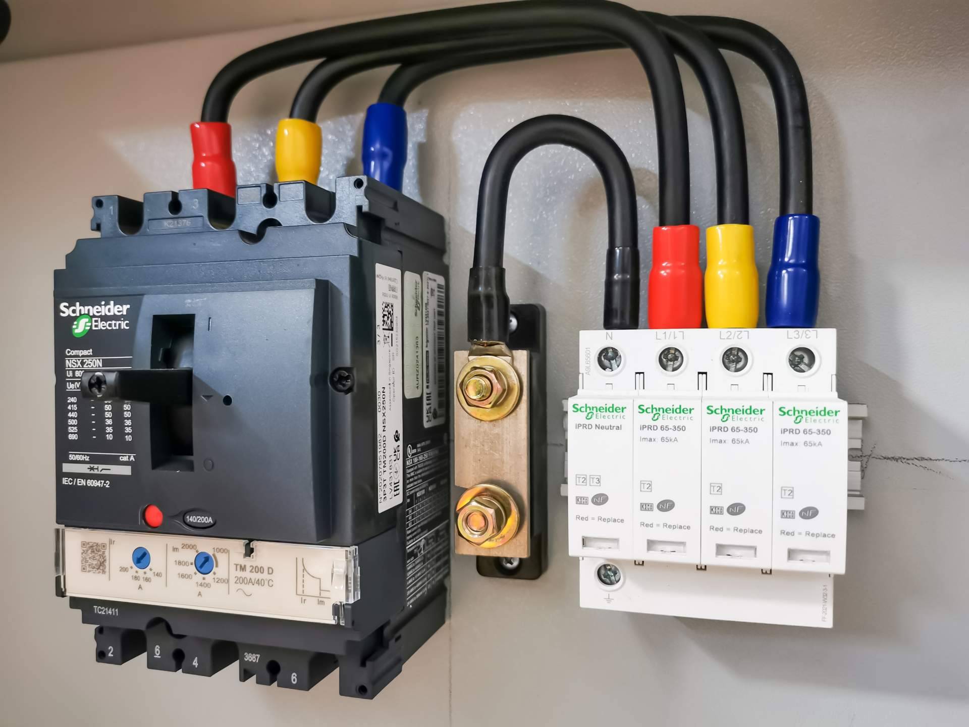 Cadenza Electric ofrece comprar material eléctrico Schneider a precio asequible y con condiciones de pago exclusivas