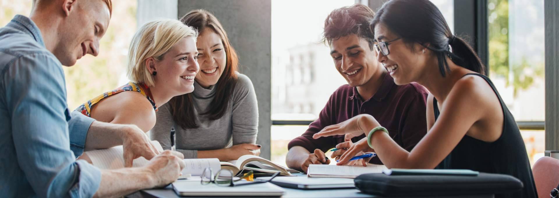 Cómo conseguir alojamiento estudiantil en la temporada alta
