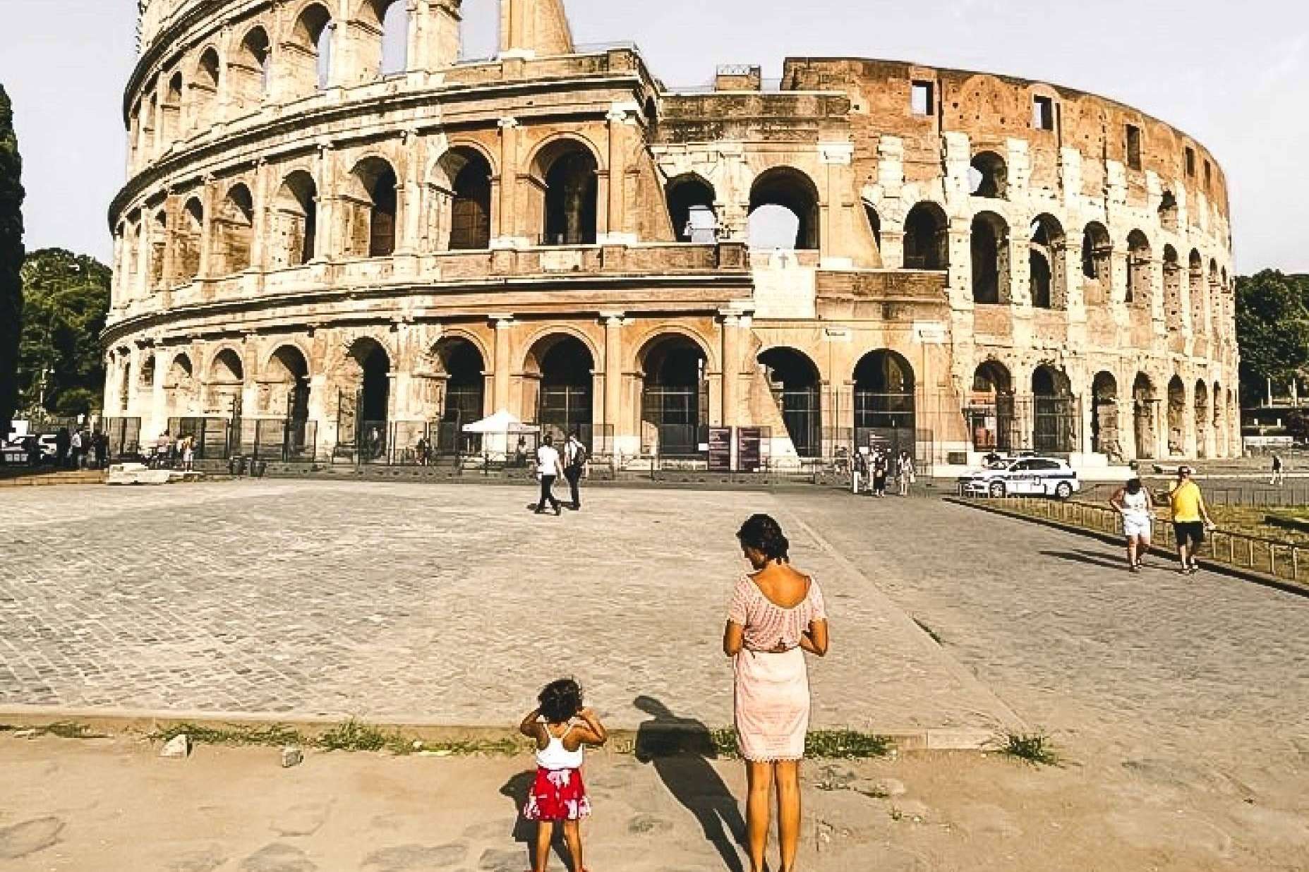 La madre viajera desafía los conceptos tradicionales que se tienen sobre ser una mamá