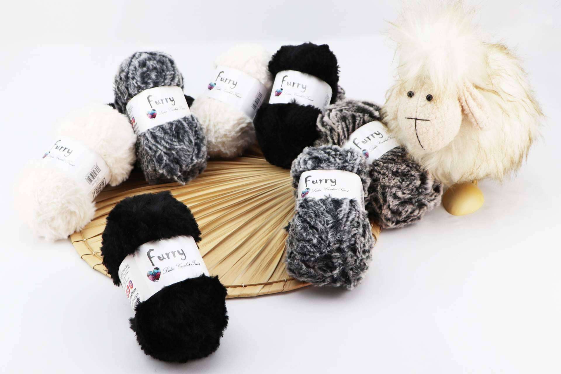 Lidia Crochet Tricot dispone de elementos esenciales para incursionar en el mundo del crochet y el tricot