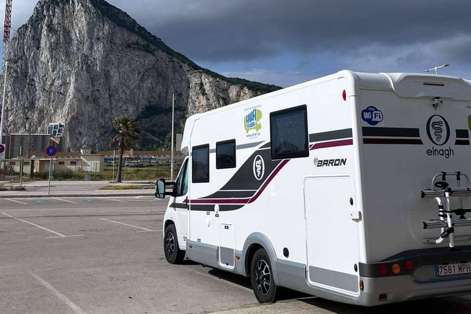 Alquiler de autocaravanas con Amafi Caravaning. Explorar la libertad de viajar sin límites