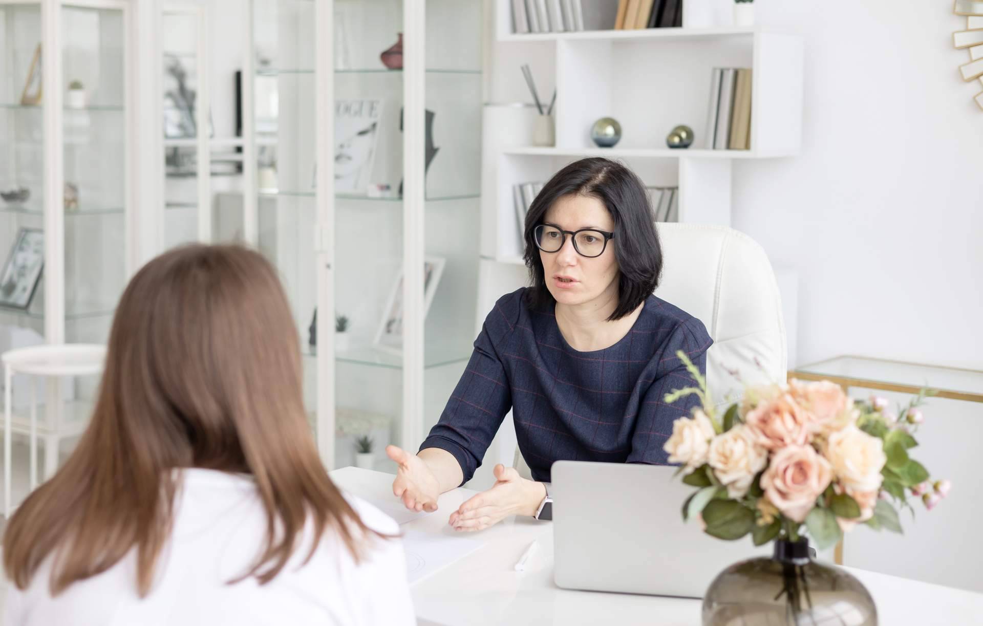 ISEB ofrece un máster online en psicoterapia integradora para aprender a tratar traumas y apegos