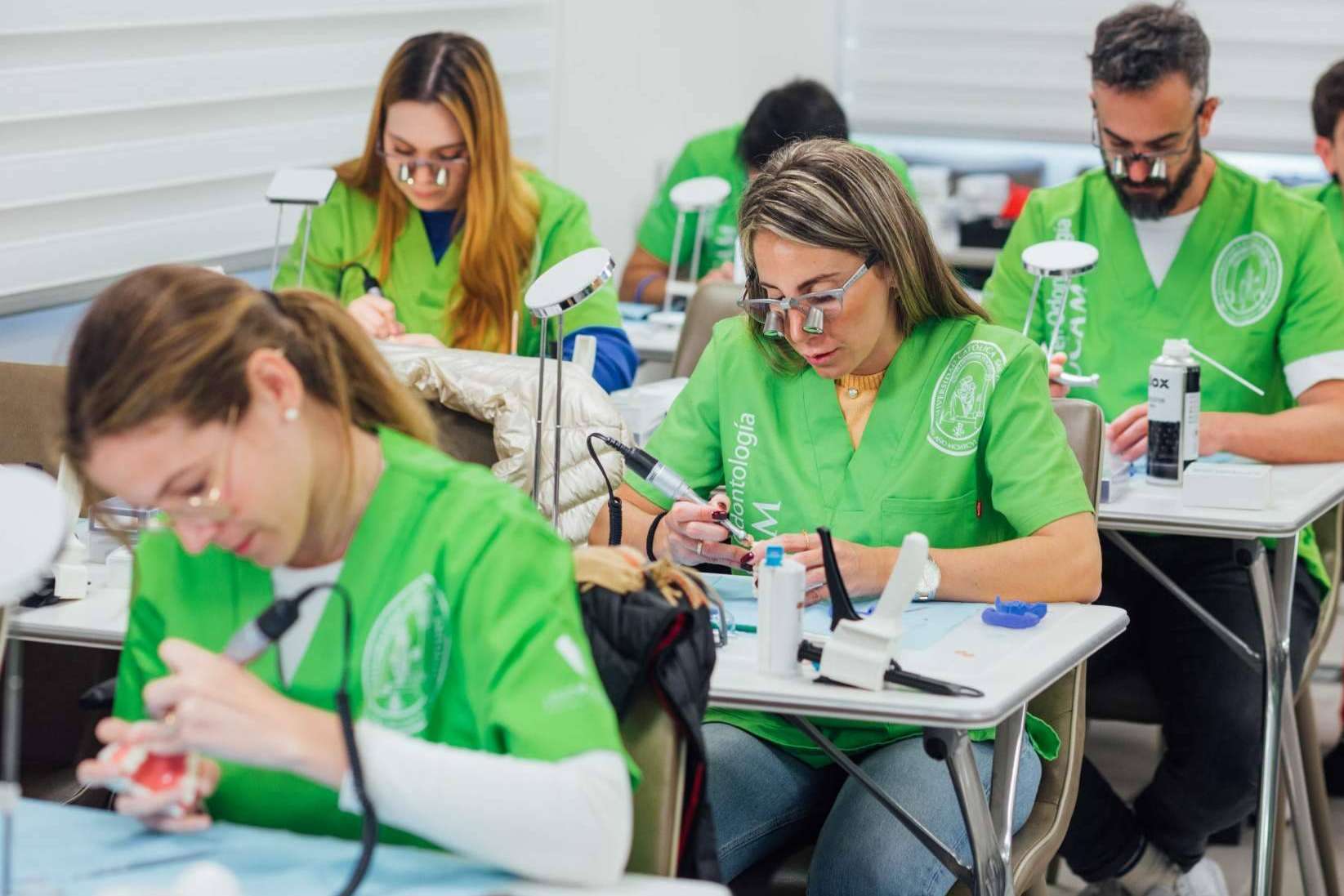 Formación especializada en odontología de tamaño reducido