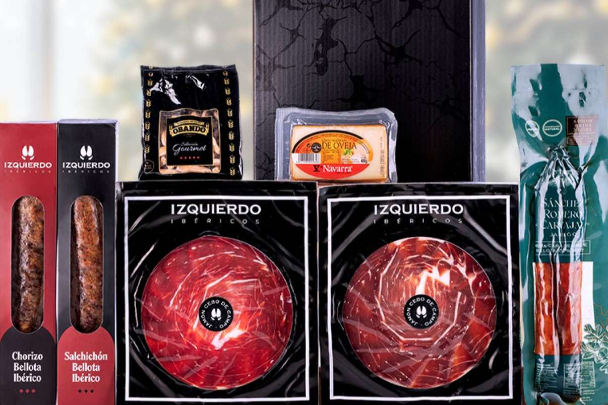 Cestalia lanza su campaña de Navidad 2024 con cestas personalizadas para empresas